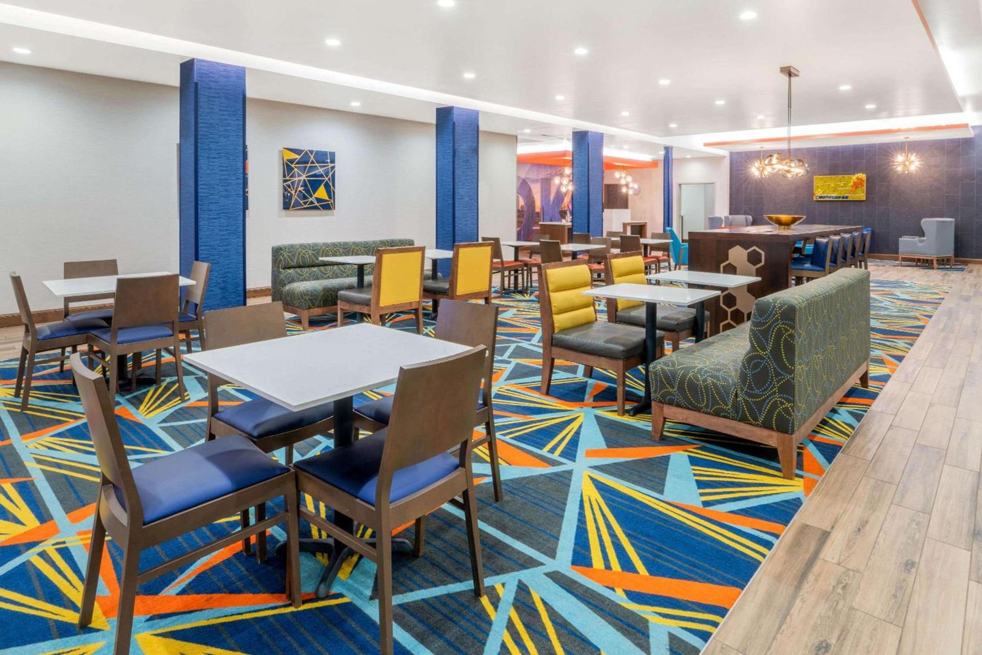 La Quinta by Wyndham Oklahoma City Airport photo 3
