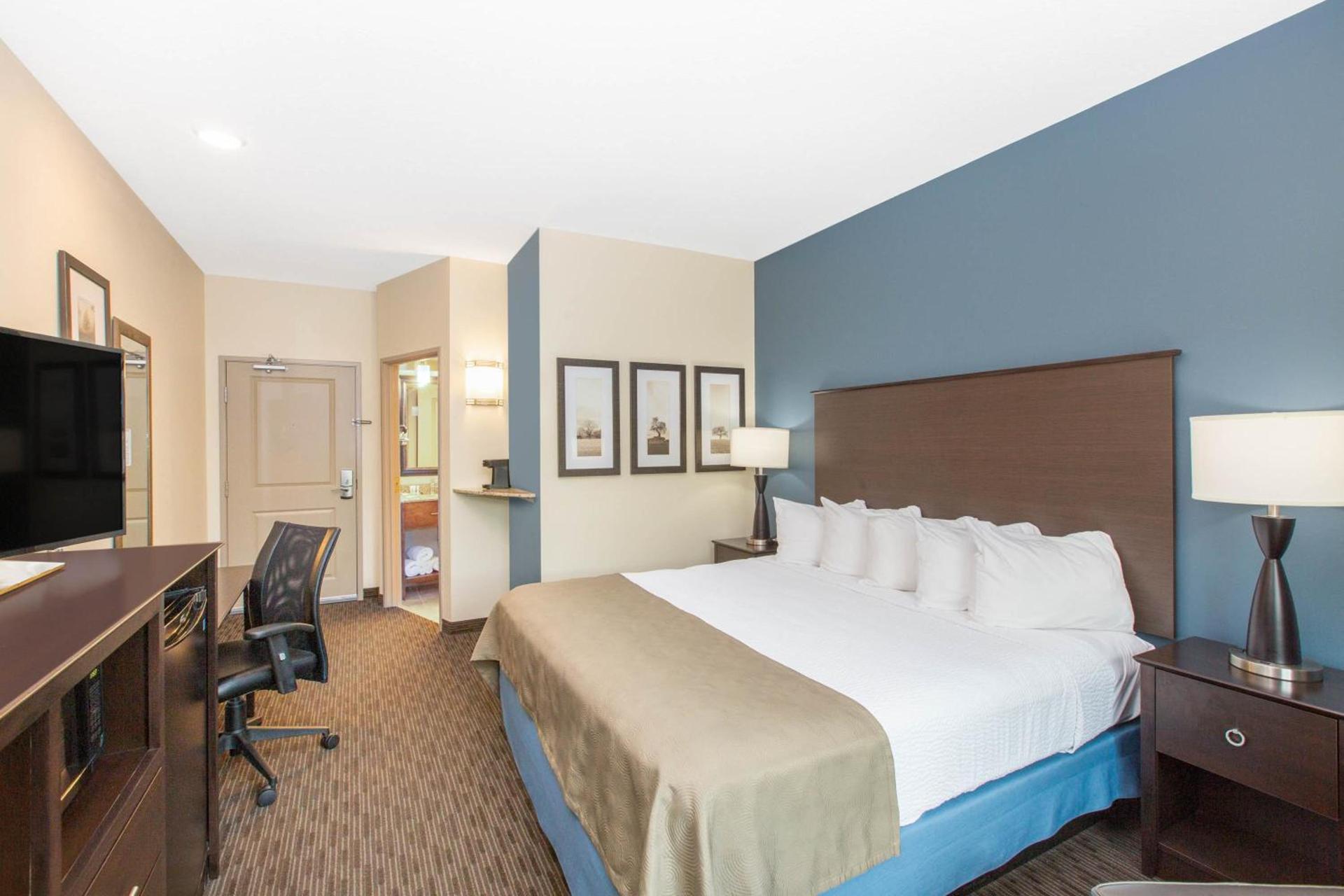 AmericInn by Wyndham Humboldt photo 26