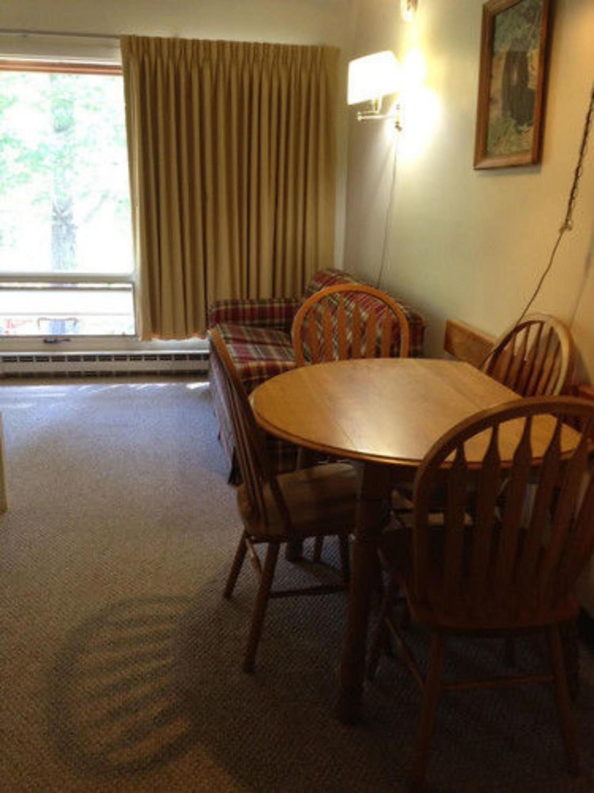 Evergreen Valley Inn photo 16