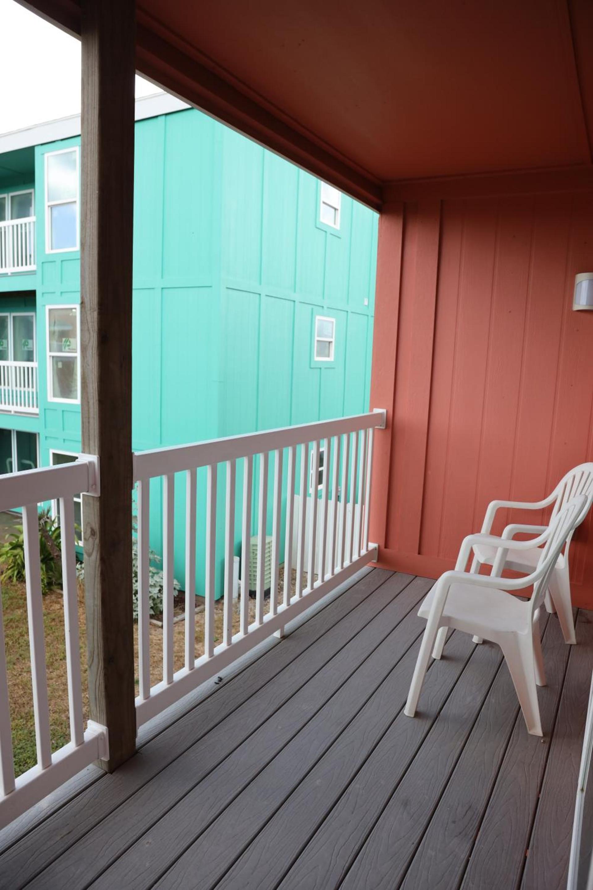 Executive Keys Condominiums on the Beach photo 4