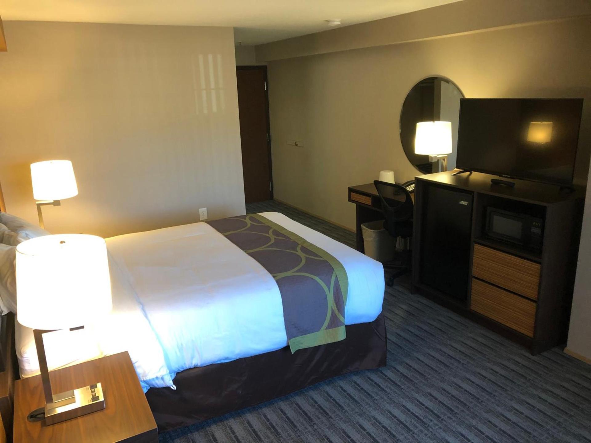 Super 8 by Wyndham Lynnwood photo 8