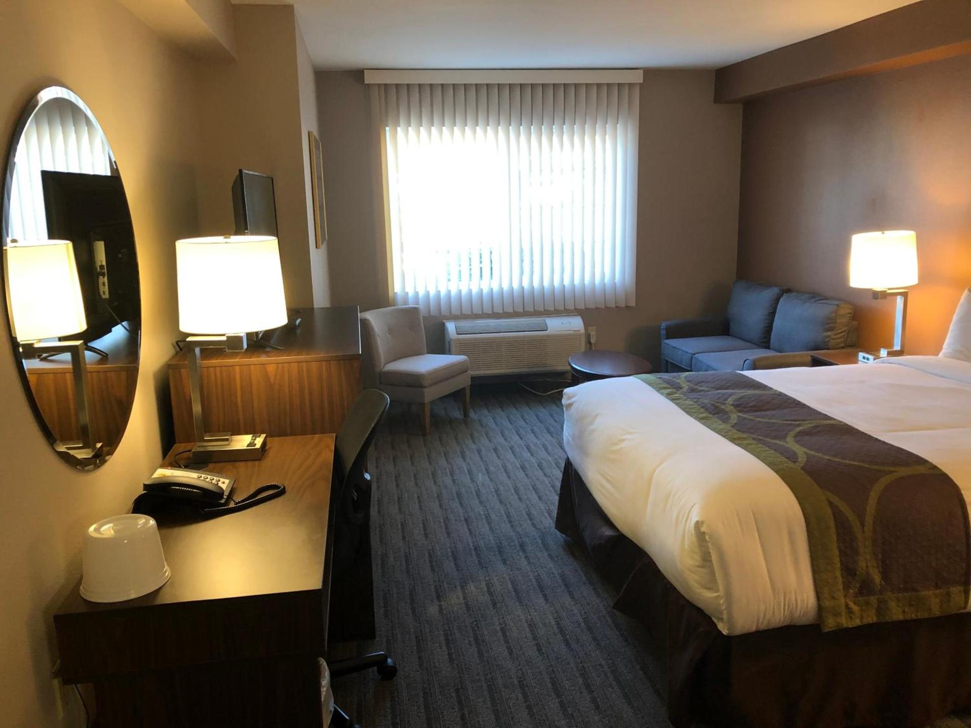 Super 8 by Wyndham Lynnwood photo 5