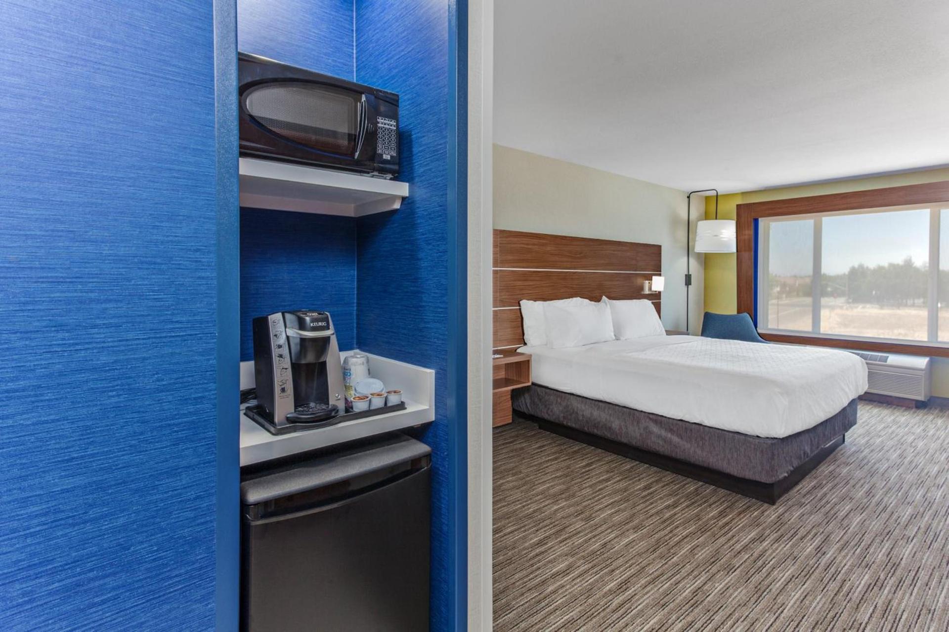 Holiday Inn Express Elk Grove West I-5 by IHG photo 25