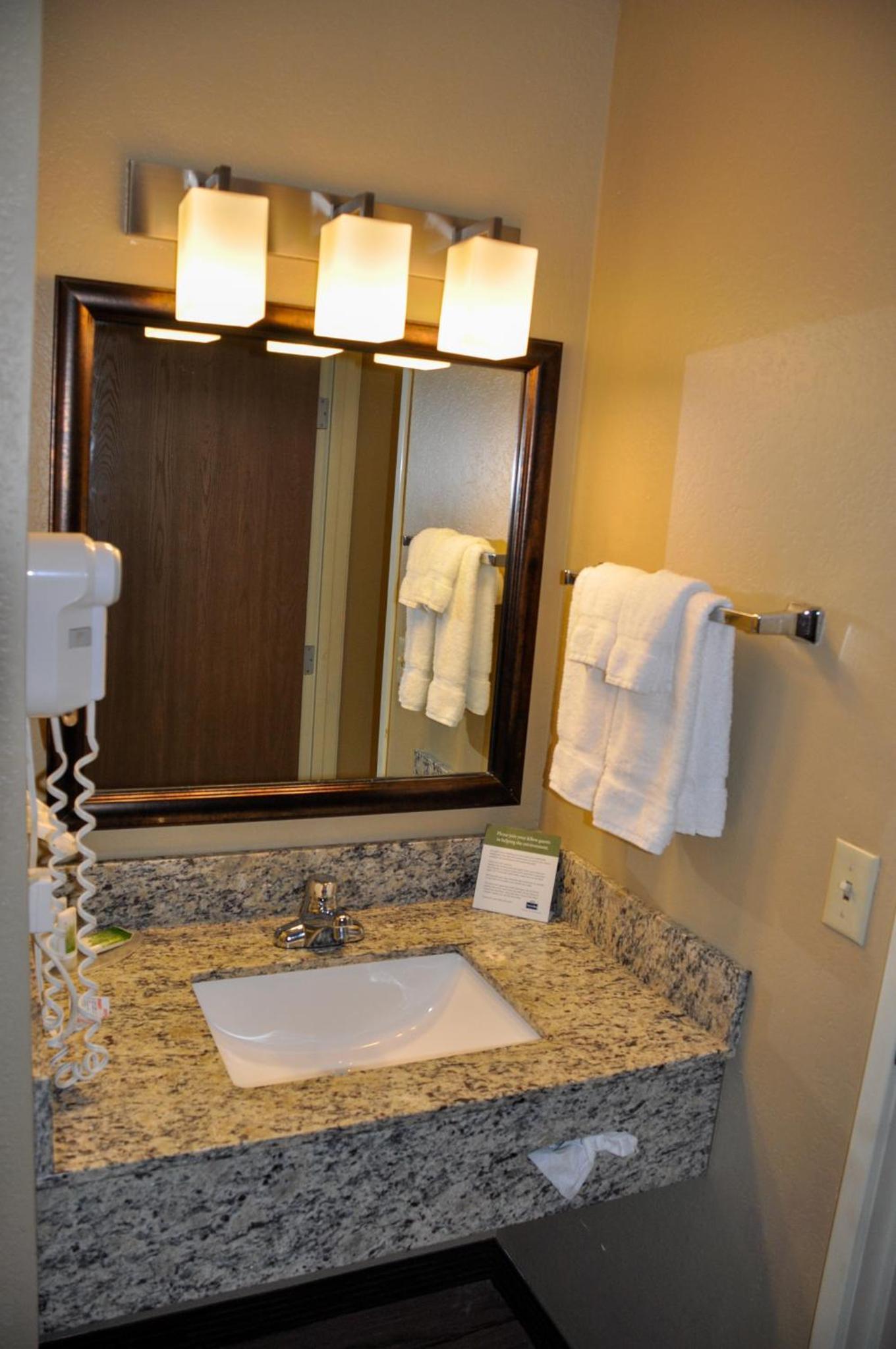 AmericInn by Wyndham Clear Lake photo 35