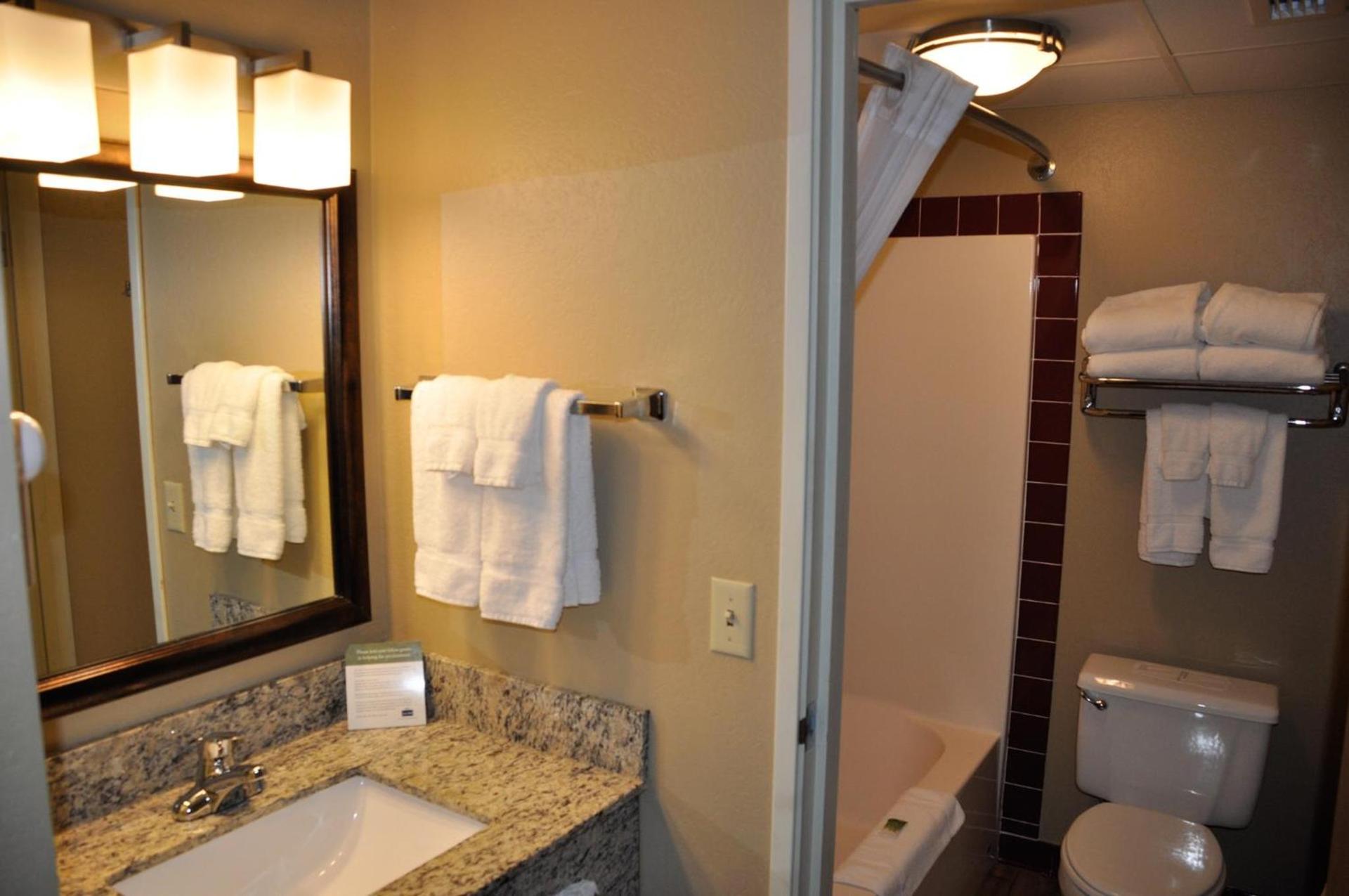 AmericInn by Wyndham Clear Lake photo 34