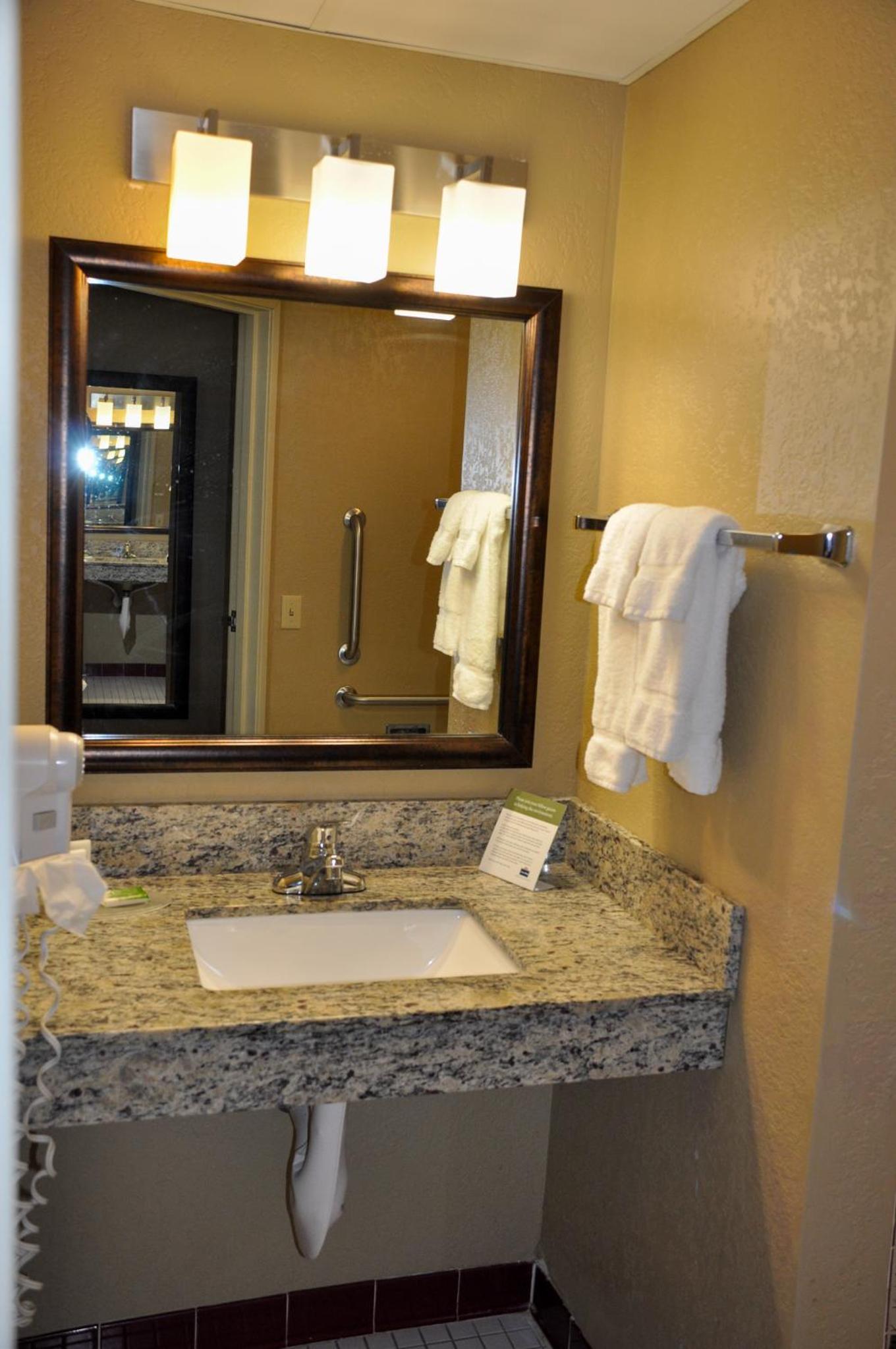 AmericInn by Wyndham Clear Lake photo 37