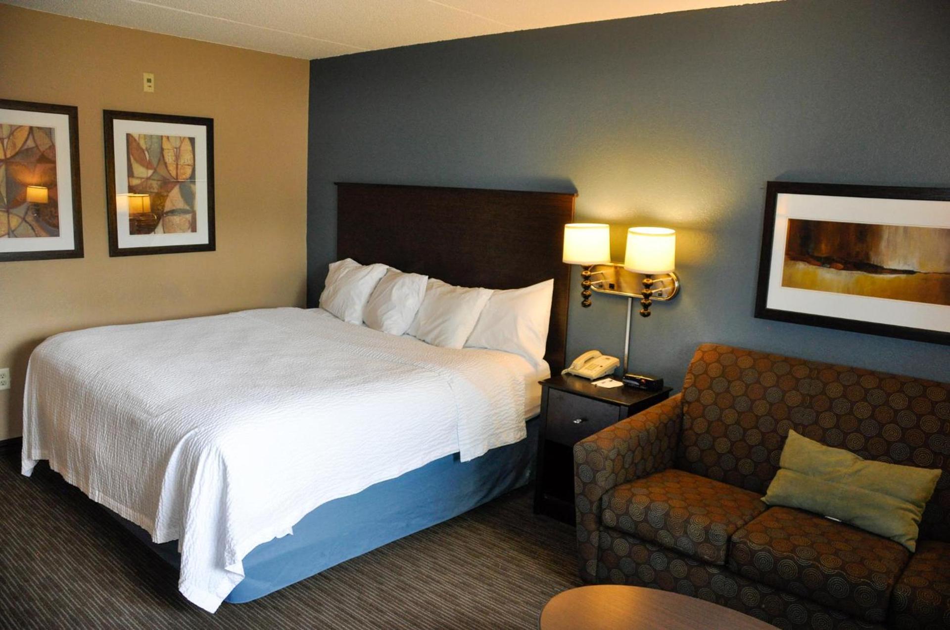 AmericInn by Wyndham Clear Lake photo 53