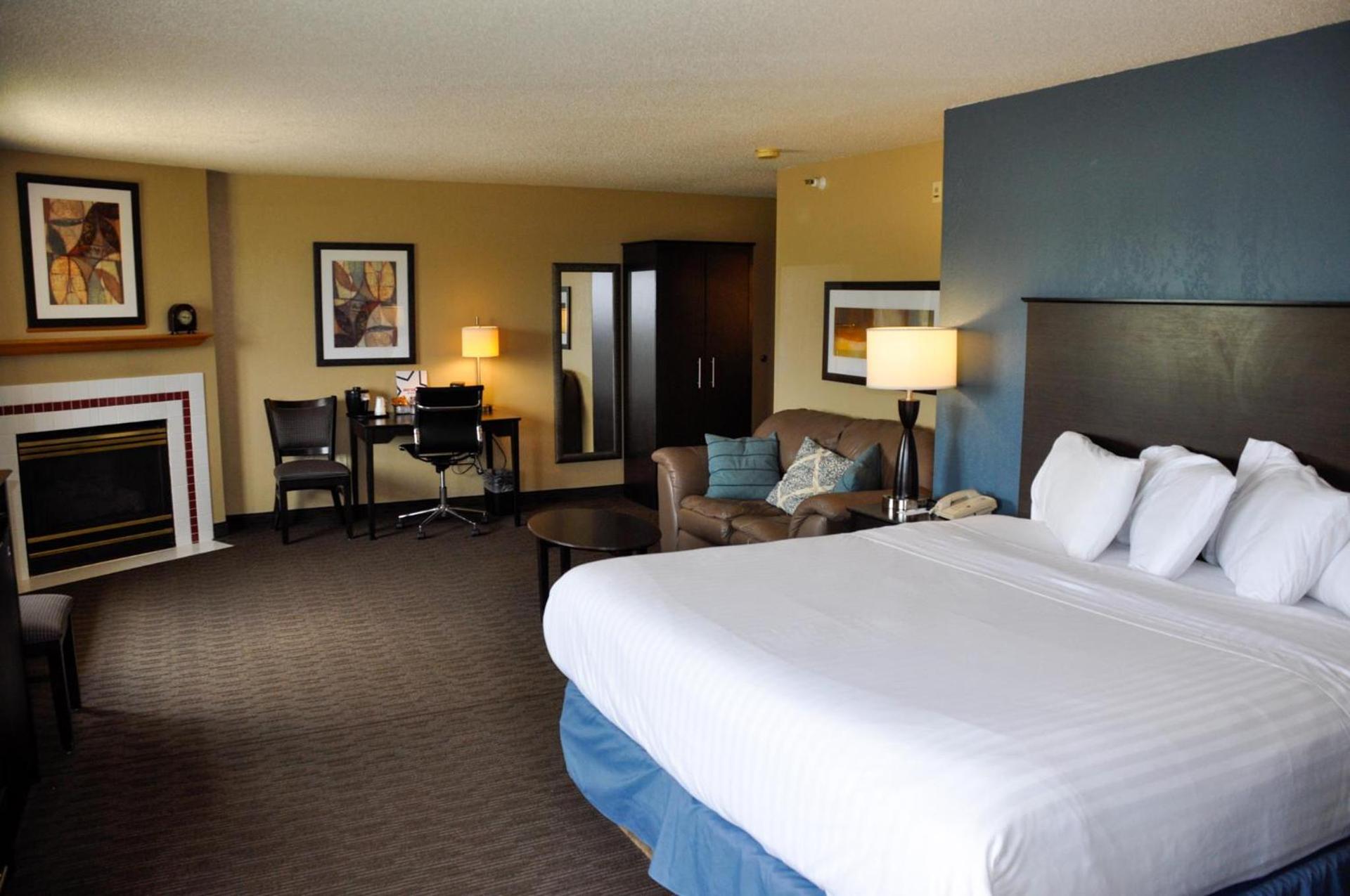 AmericInn by Wyndham Clear Lake photo 41