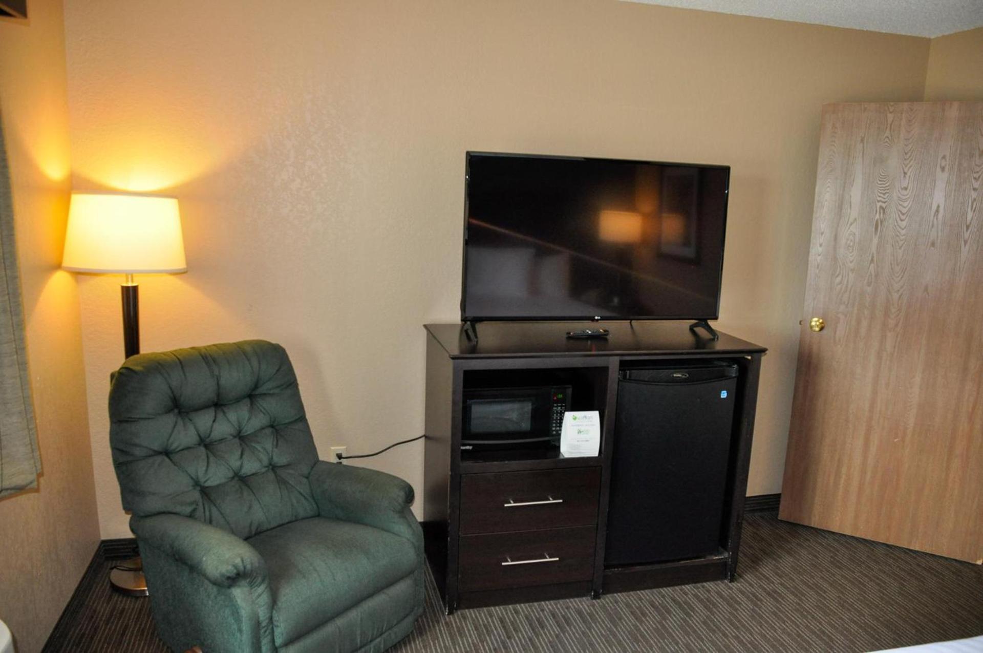 AmericInn by Wyndham Clear Lake photo 48