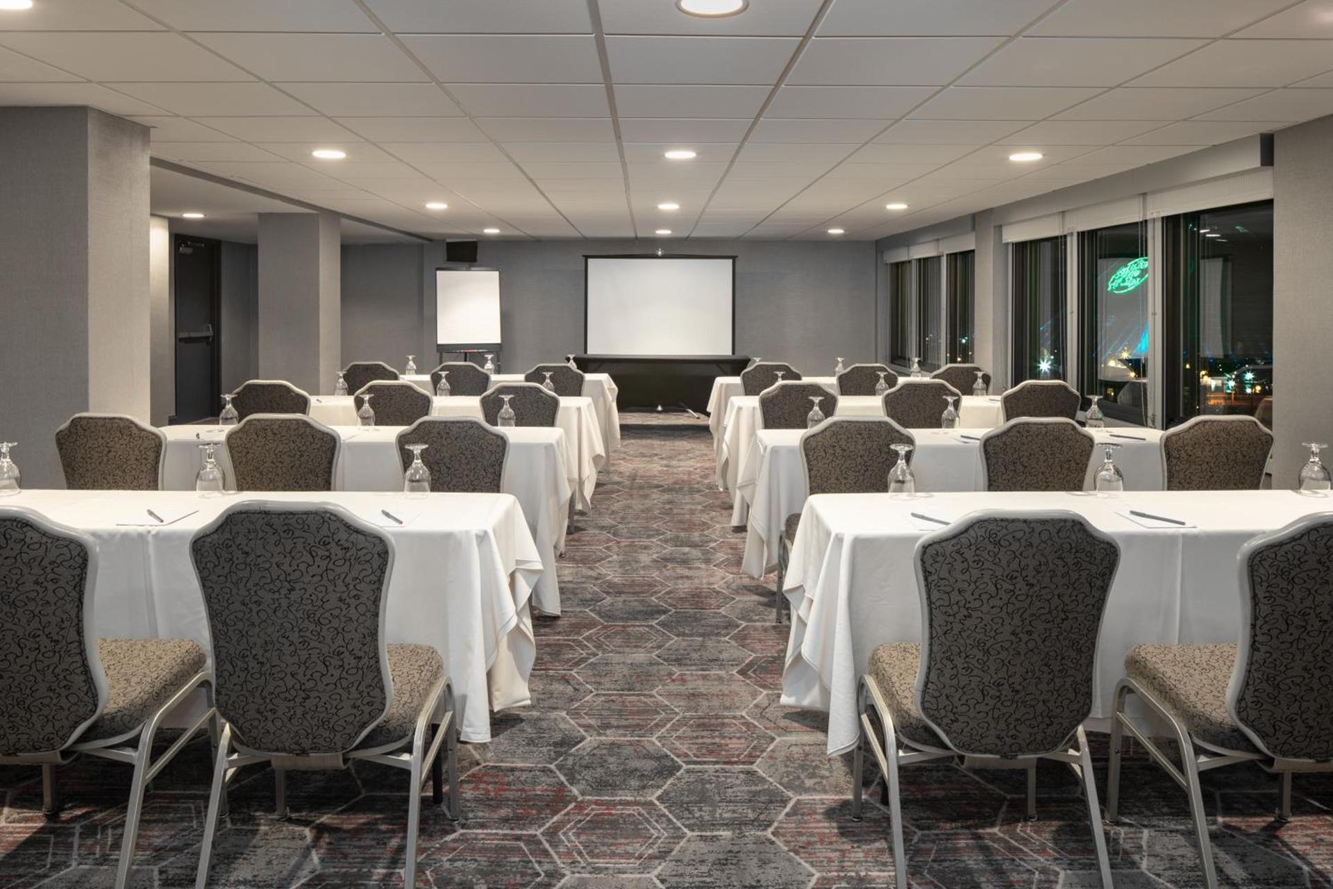 Crowne Plaza Memphis Downtown by IHG photo 25