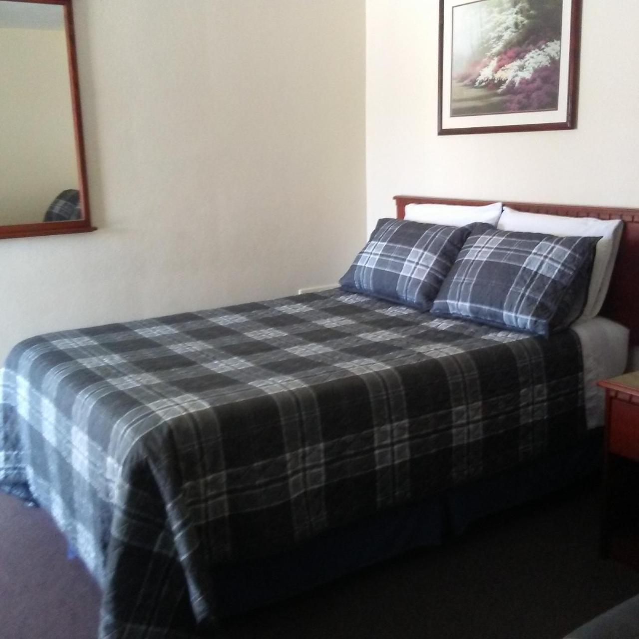 Windsor Crossroads Motel photo 7