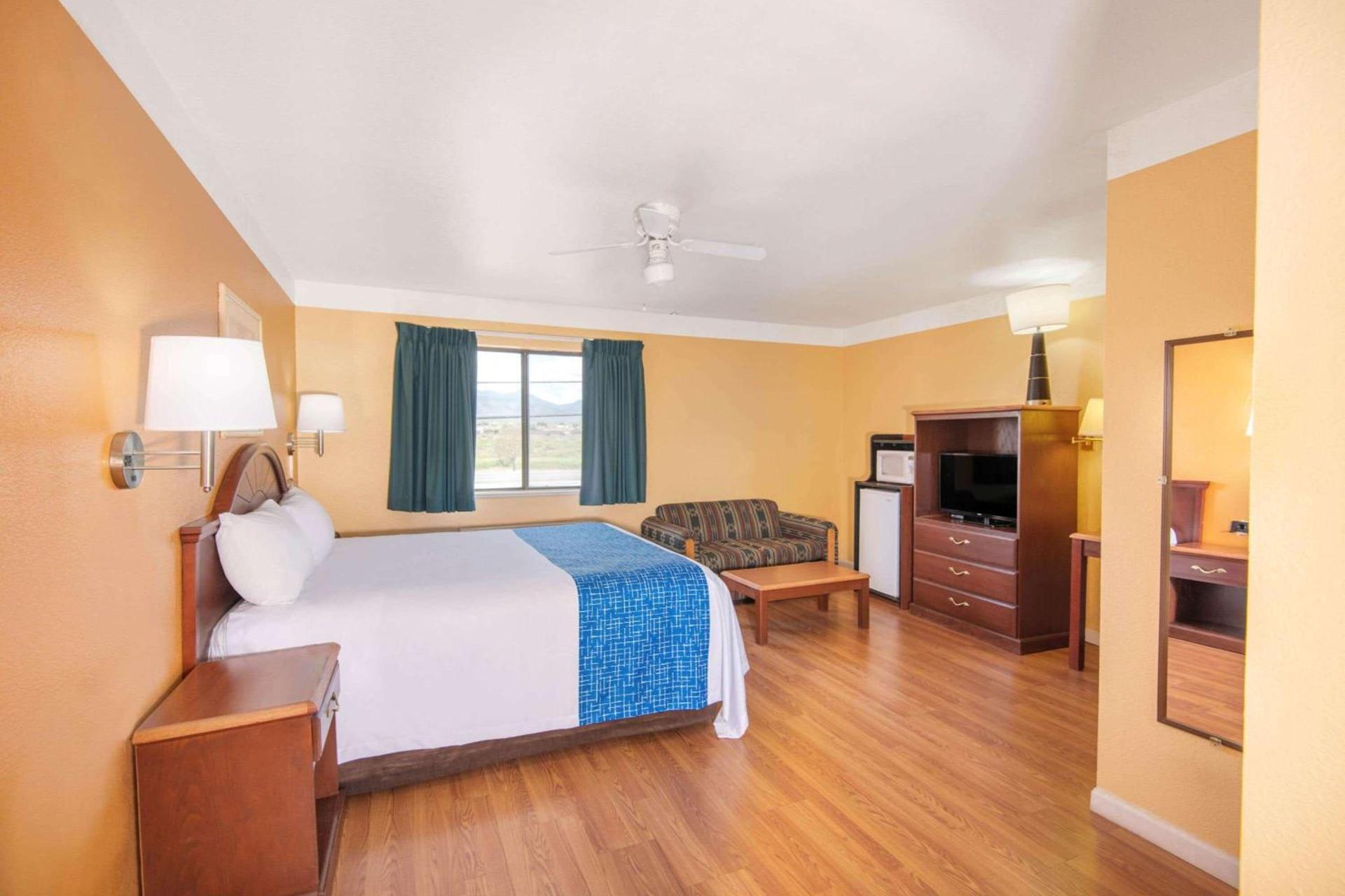 Travelodge by Wyndham Kingman photo 7