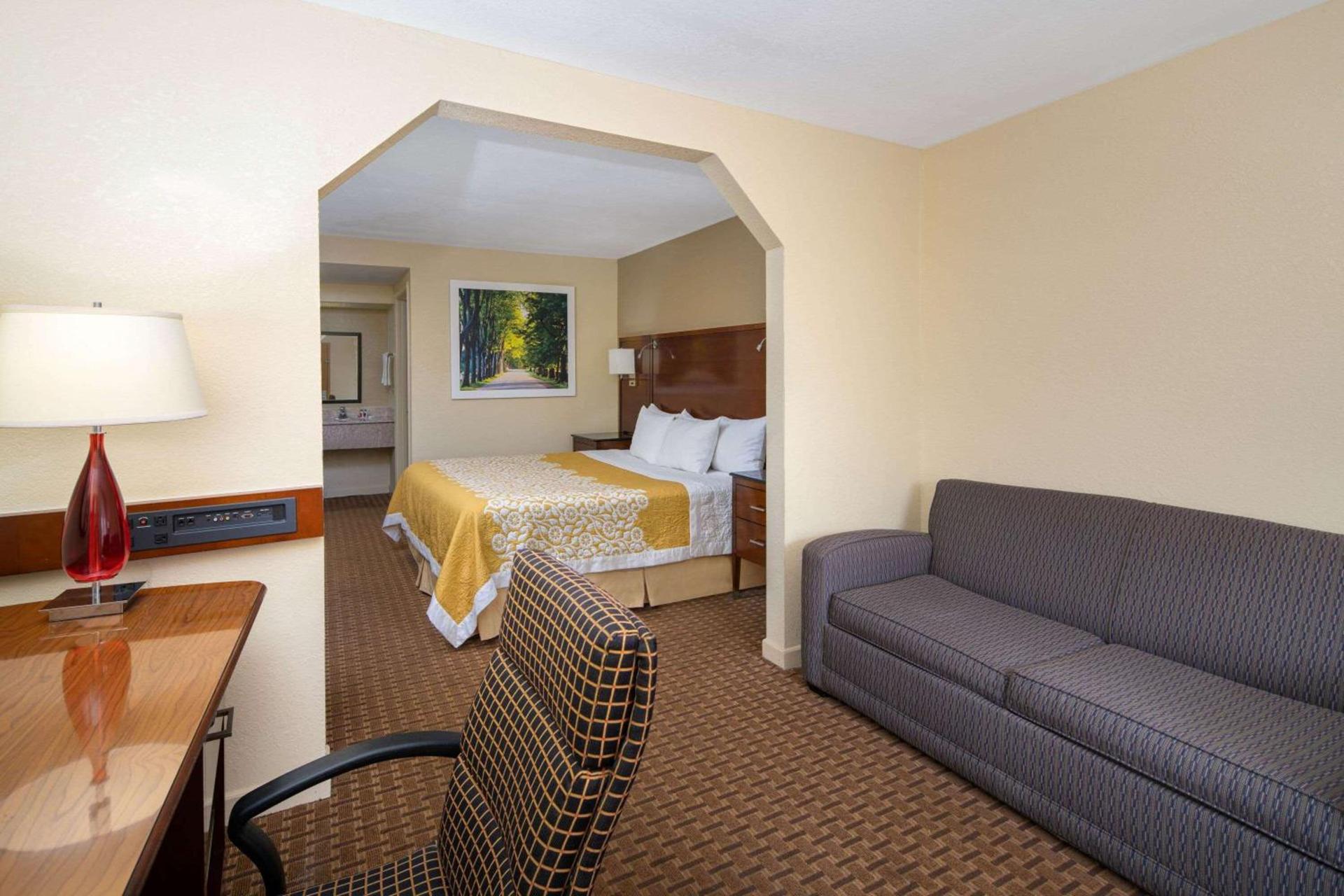 Days Inn by Wyndham Thomaston photo 9