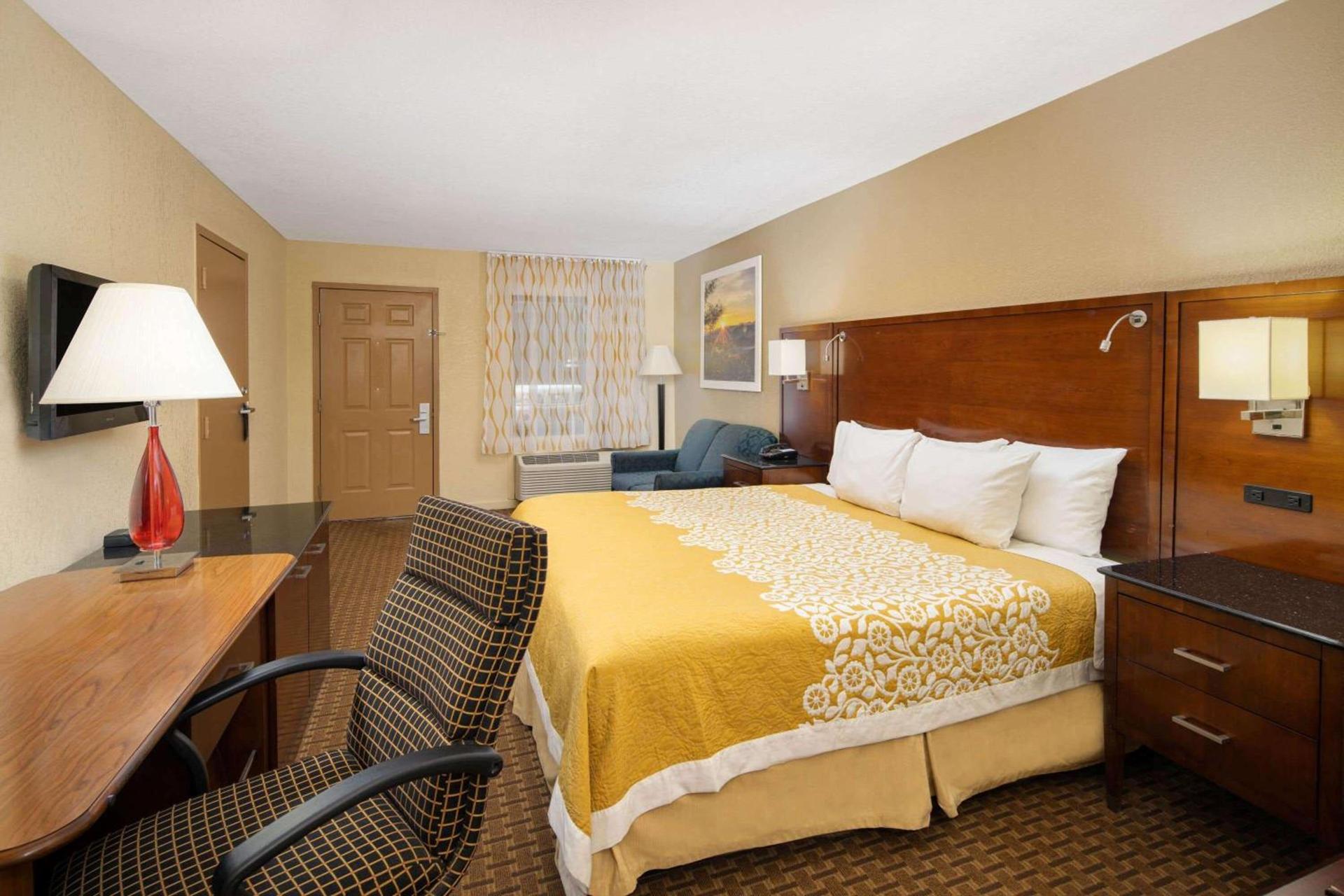 Days Inn by Wyndham Thomaston photo 15