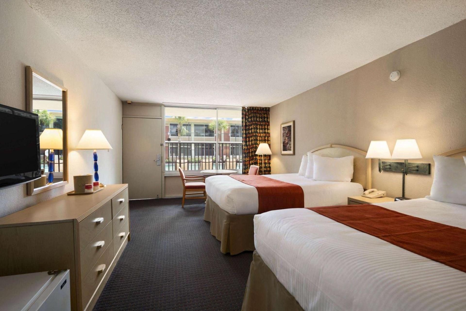Ramada by Wyndham Kissimmee Gateway - Free Theme Park Shuttle photo 40
