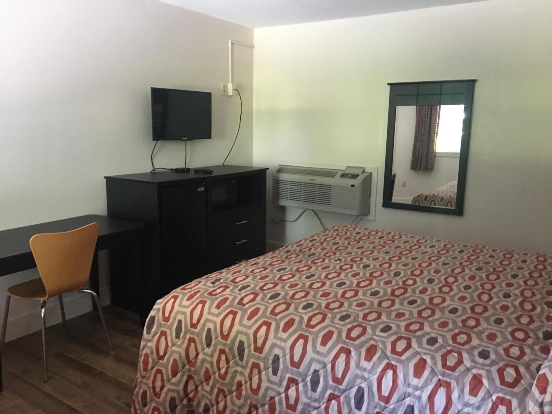 Woodlawn Hills Motel photo 20