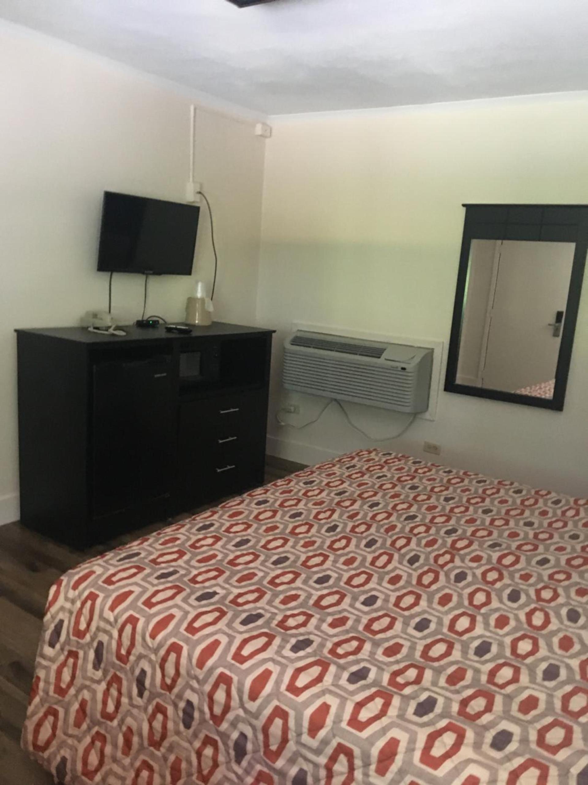 Woodlawn Hills Motel photo 10