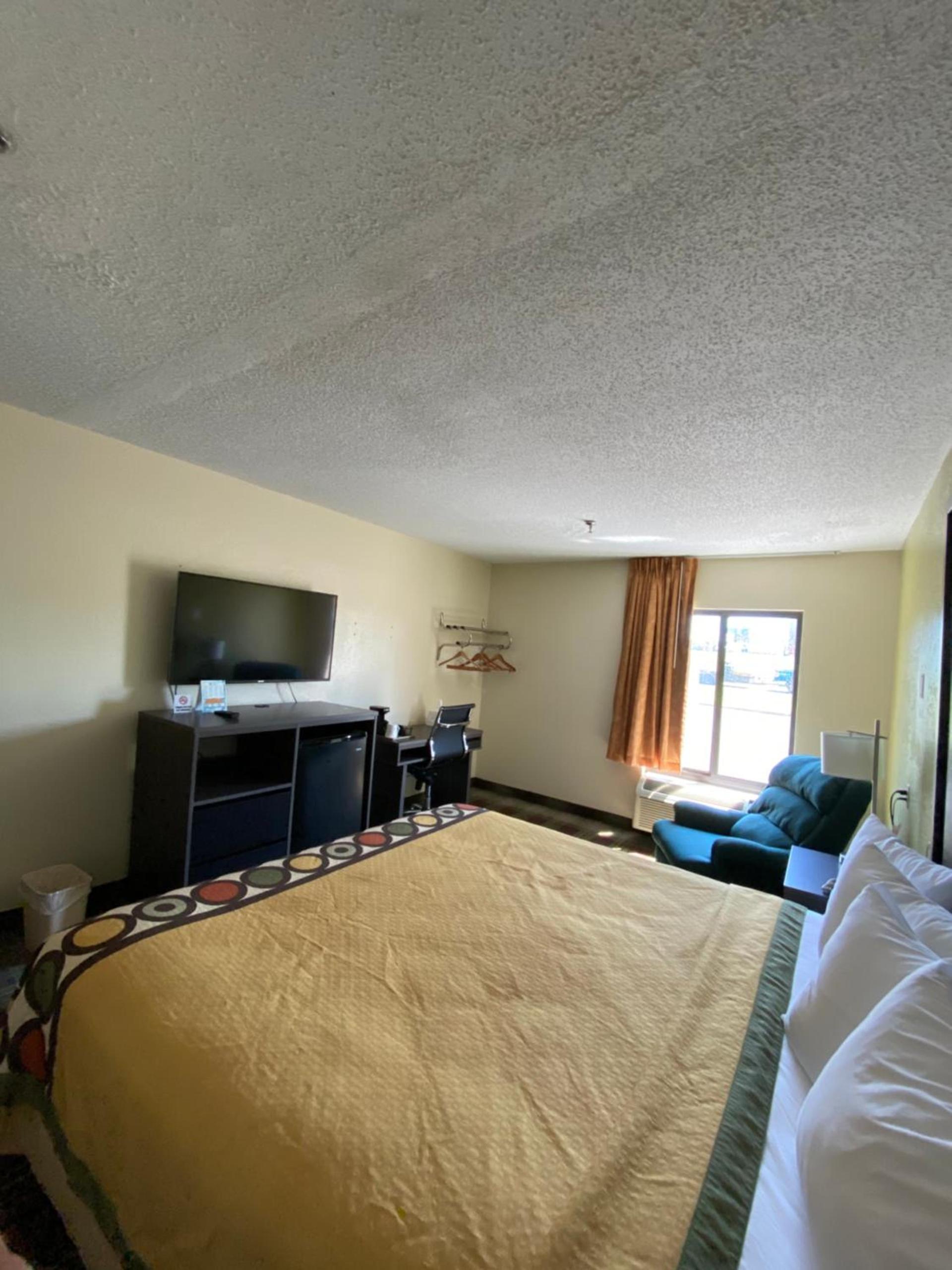 Super 8 by Wyndham Metropolis photo 7