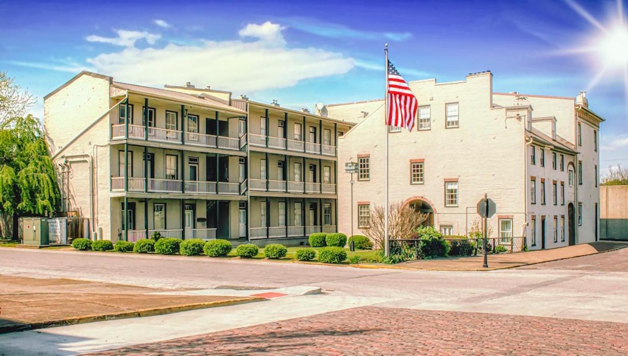 Lee House Inn photo 1