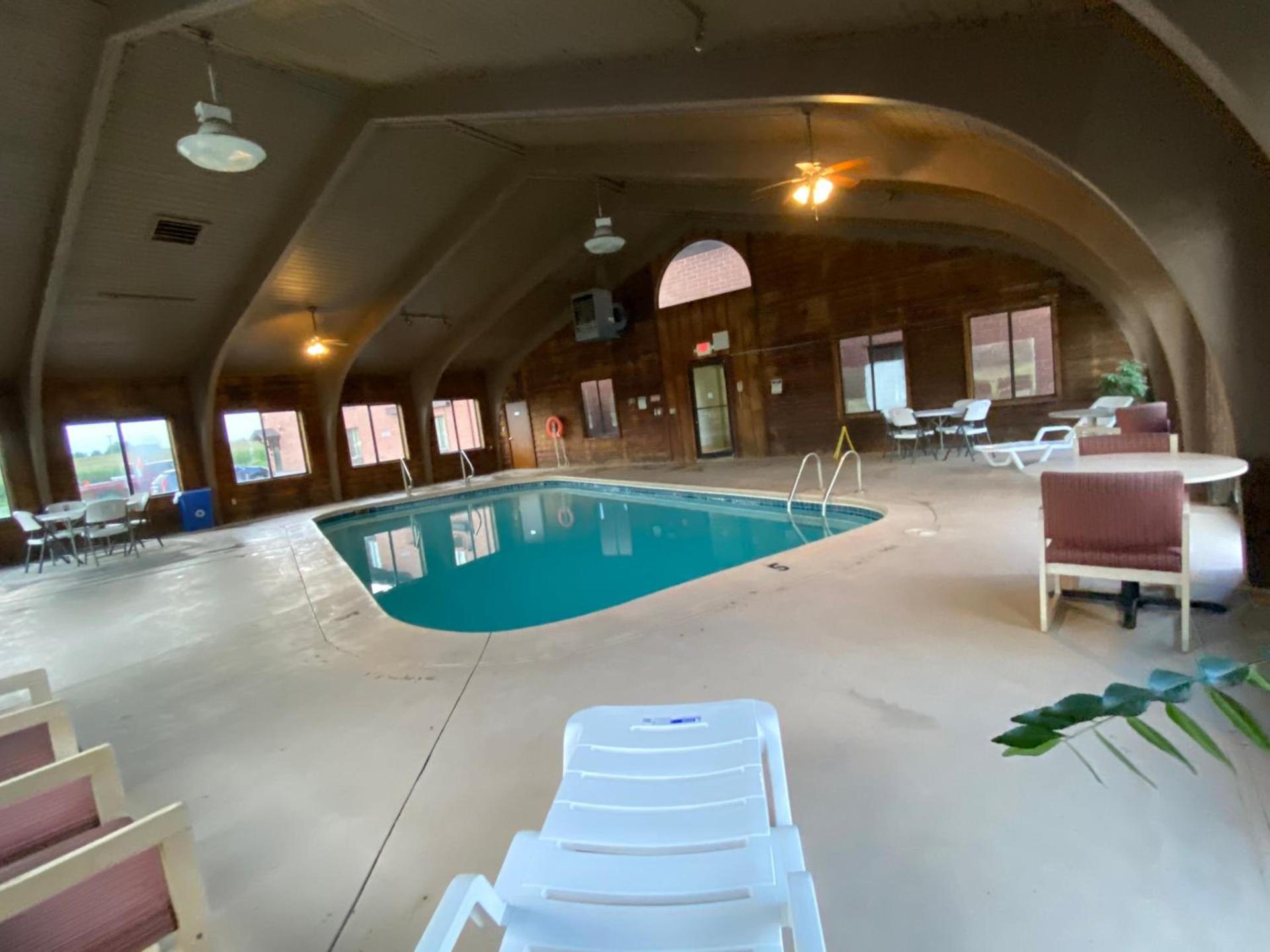 Super 8 by Wyndham Metropolis photo 6