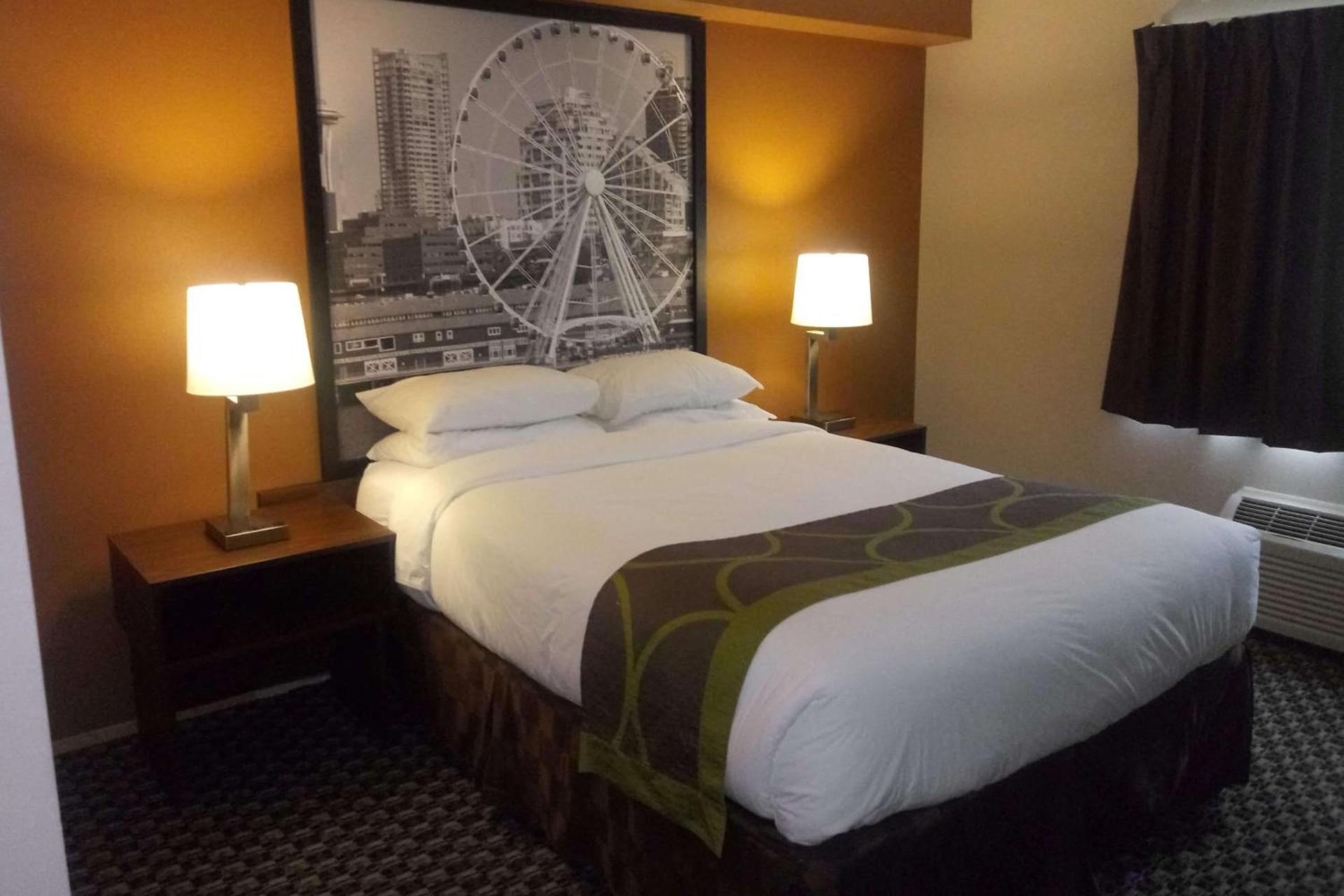Super 8 by Wyndham Lynnwood photo 30
