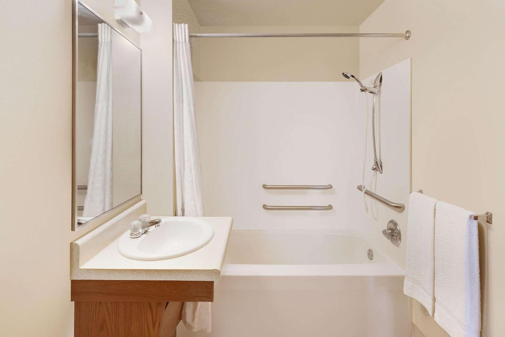 WoodSpring Suites Council Bluffs photo 14