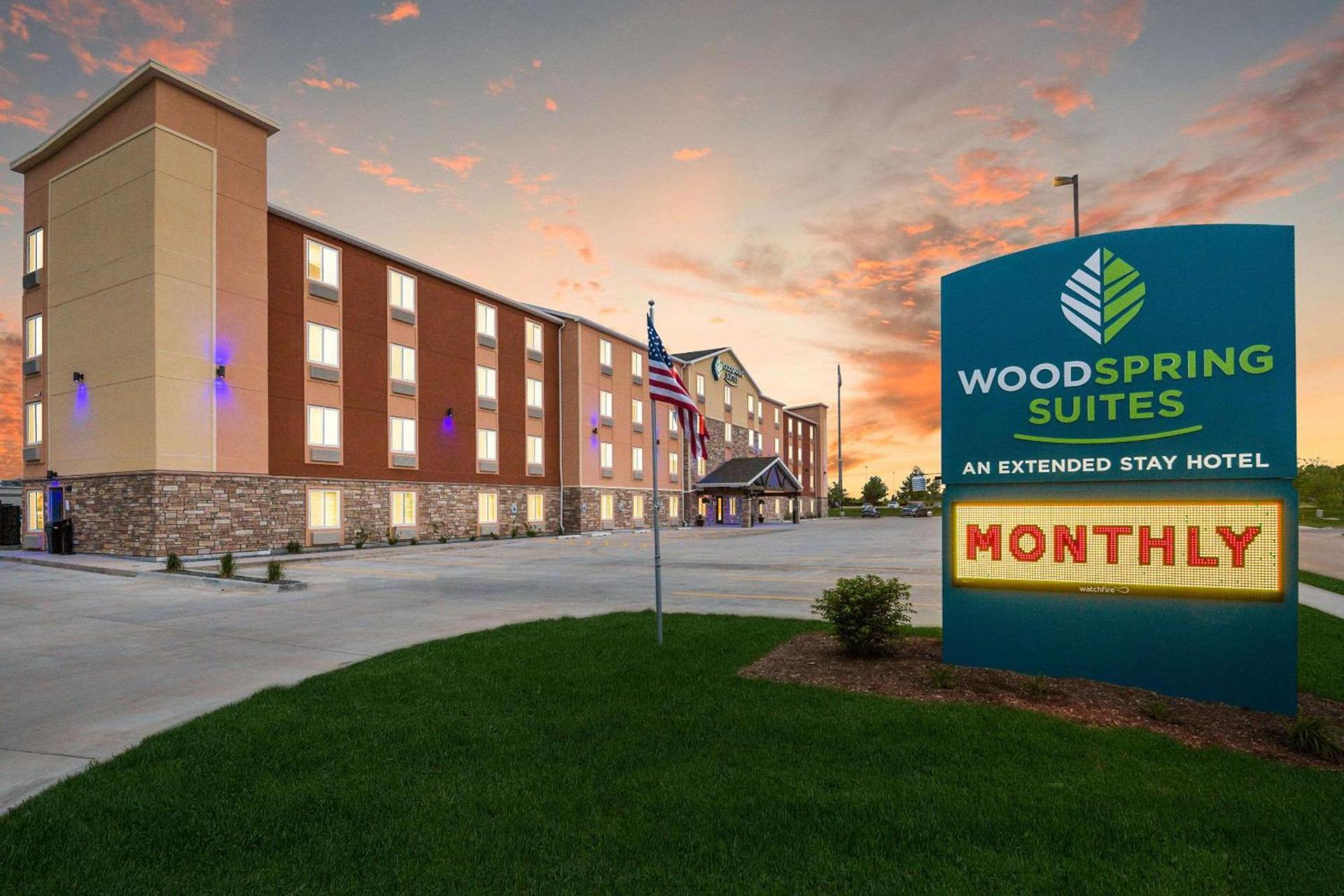 WoodSpring Suites Davenport Quad Cities photo 11