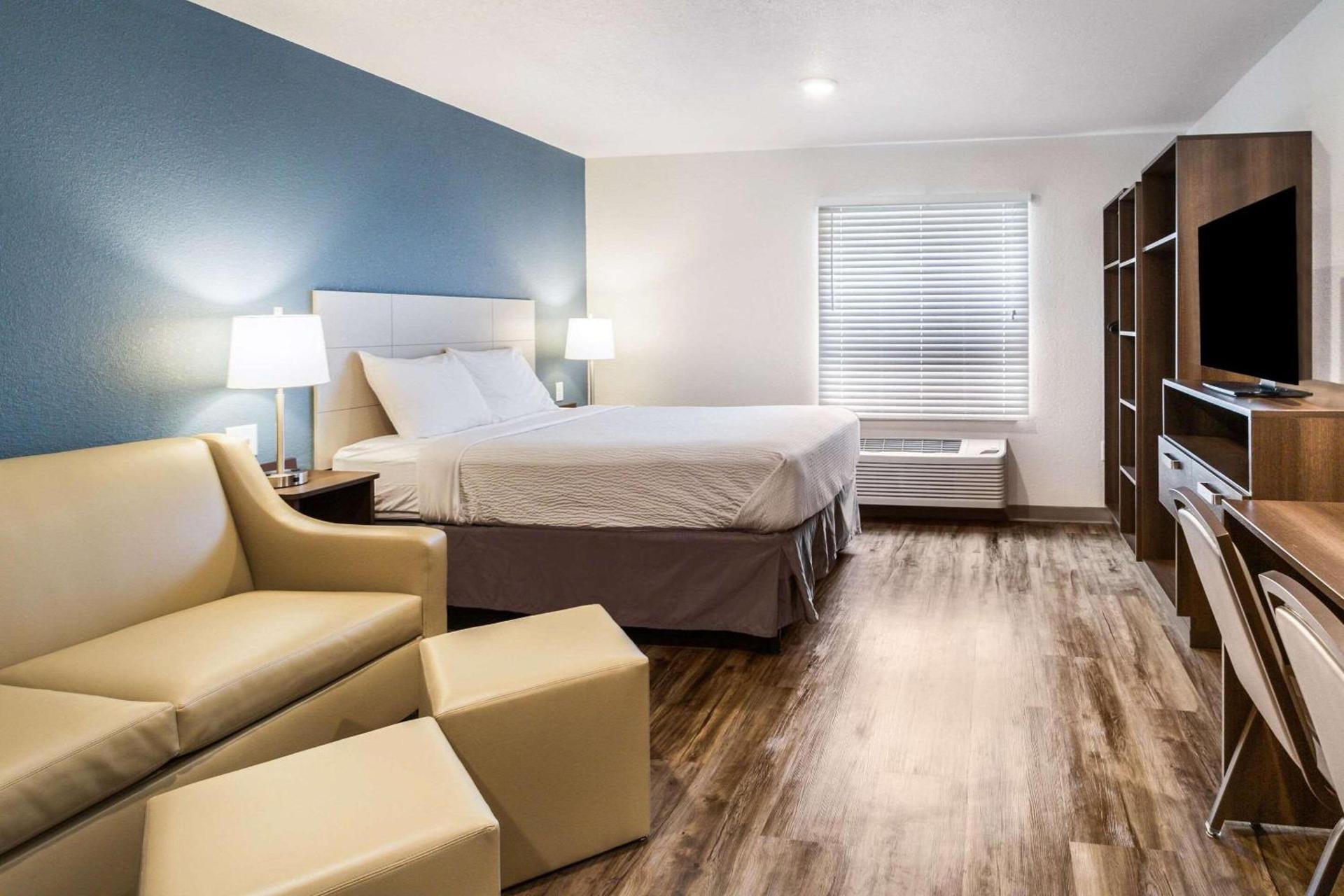 WoodSpring Suites Davenport Quad Cities photo 8