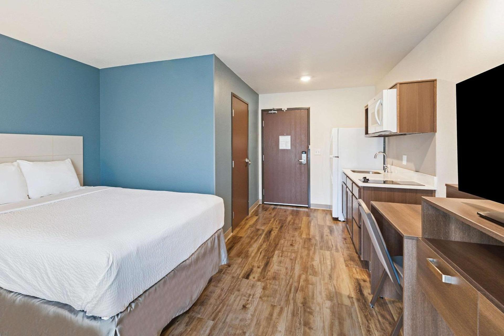 WoodSpring Suites Davenport Quad Cities photo 5