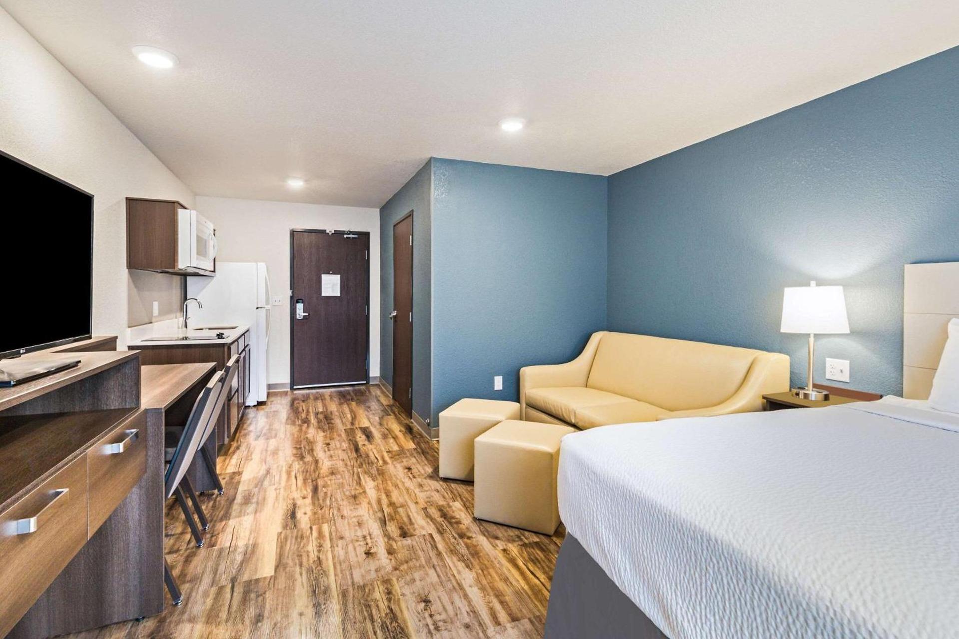 WoodSpring Suites Davenport Quad Cities photo 9