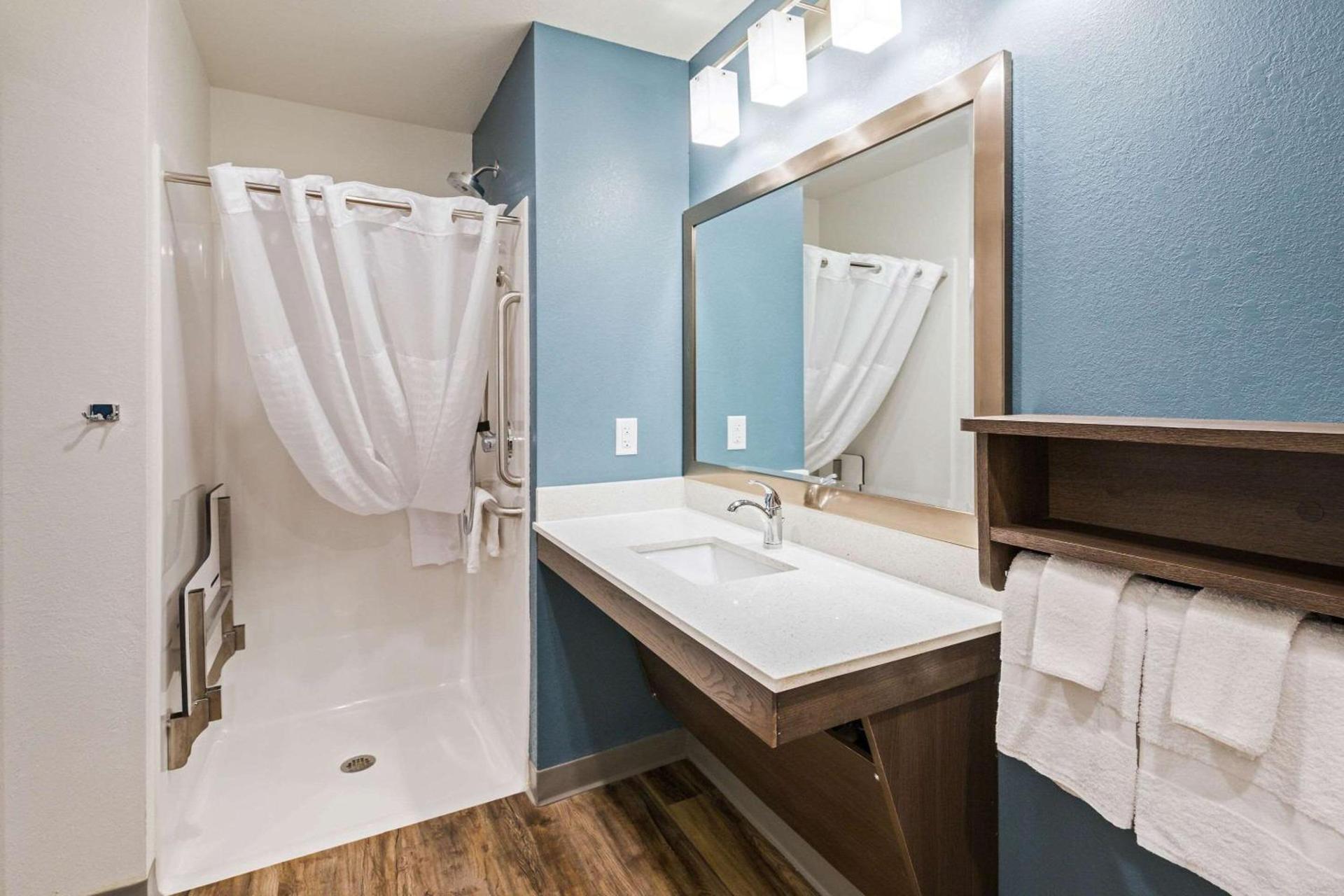 WoodSpring Suites Davenport Quad Cities photo 13