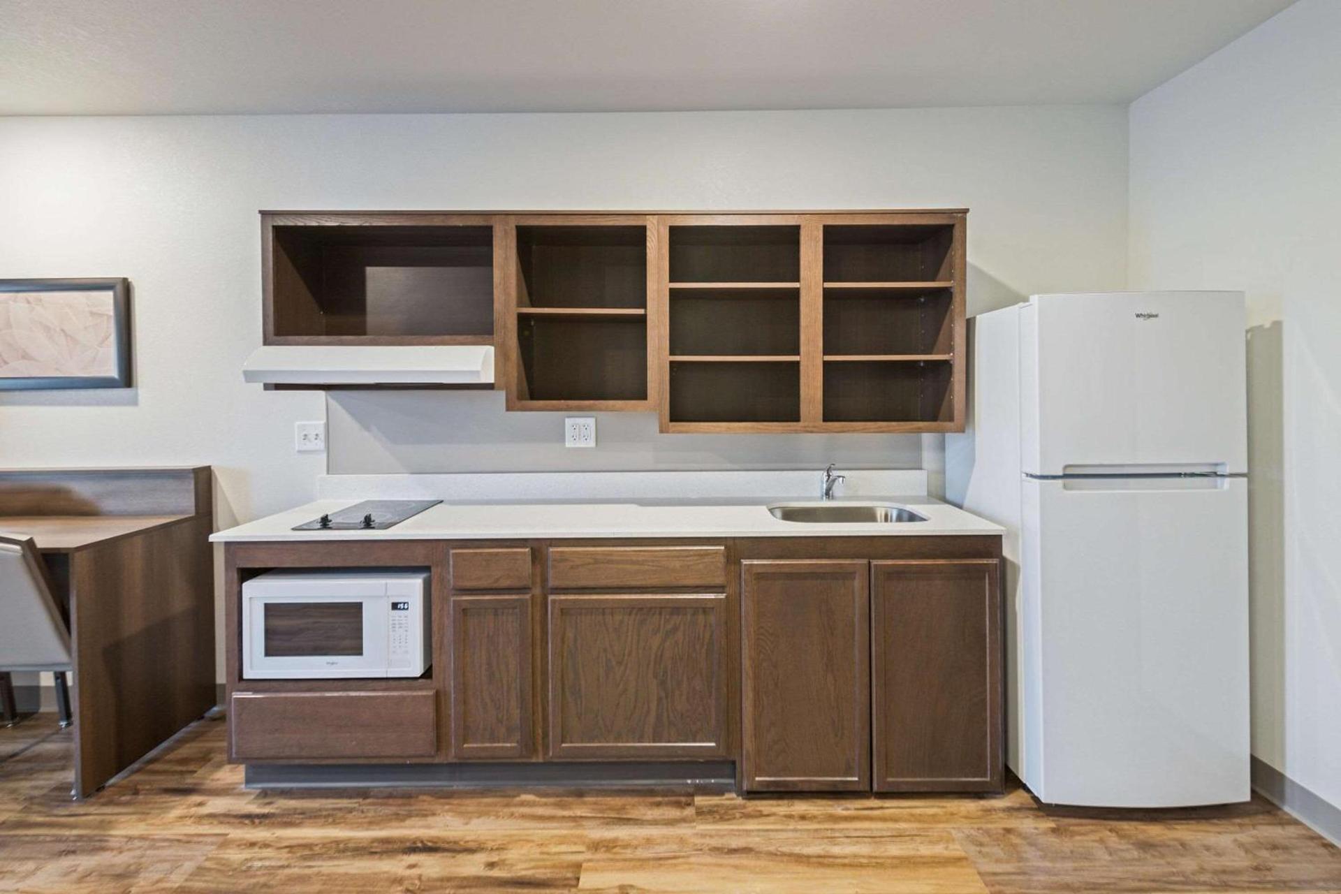 WoodSpring Suites Davenport Quad Cities photo 10