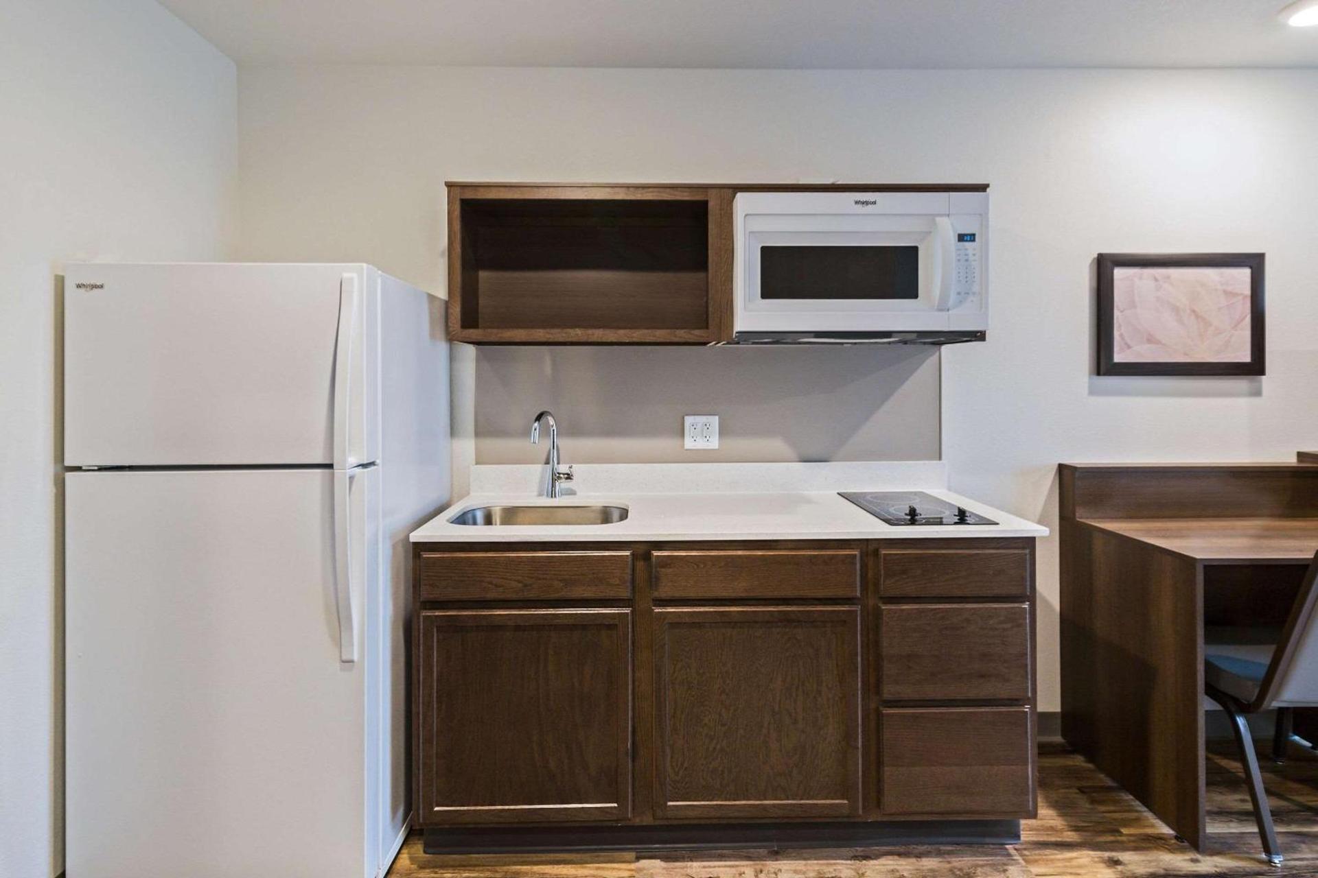 WoodSpring Suites Davenport Quad Cities photo 12