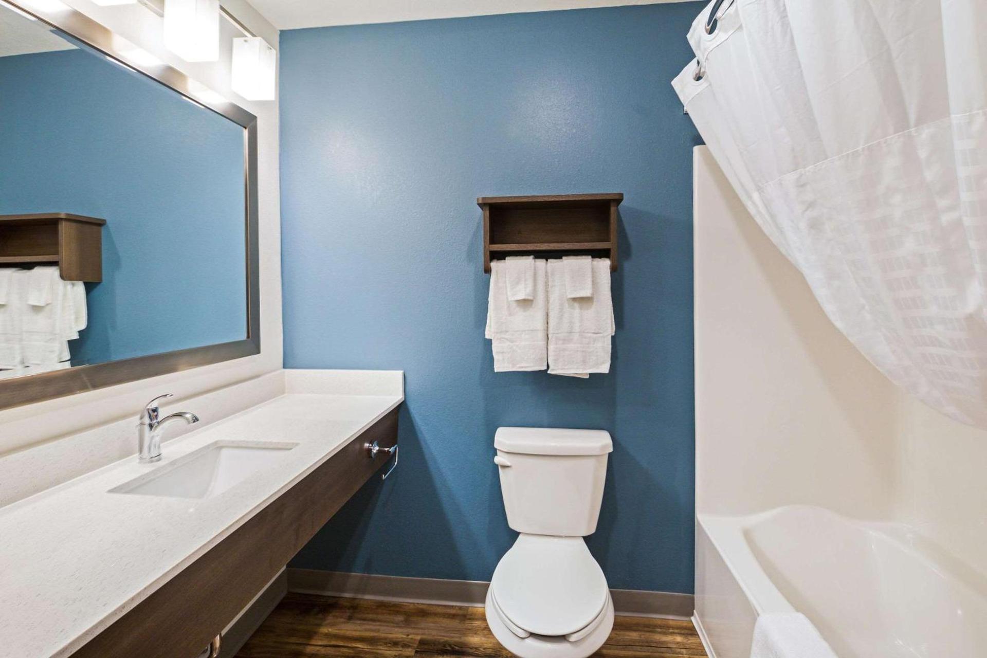 WoodSpring Suites Davenport Quad Cities photo 17