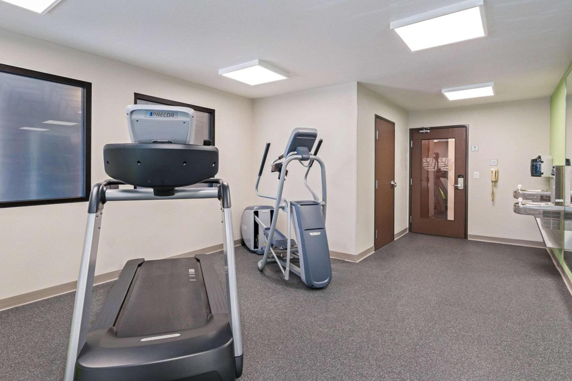 WoodSpring Suites Davenport Quad Cities photo 18