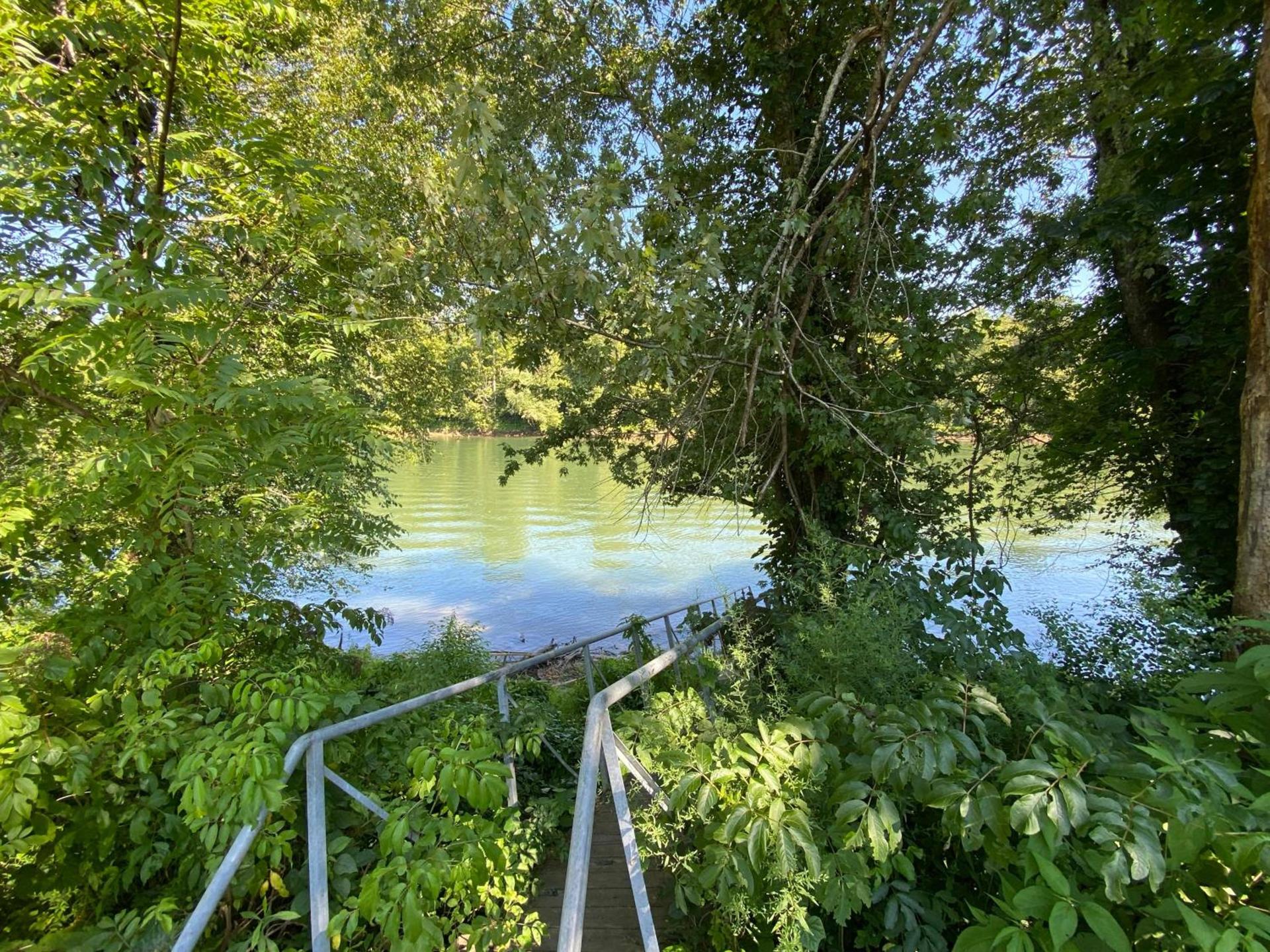 Riverfront Lodge photo 10
