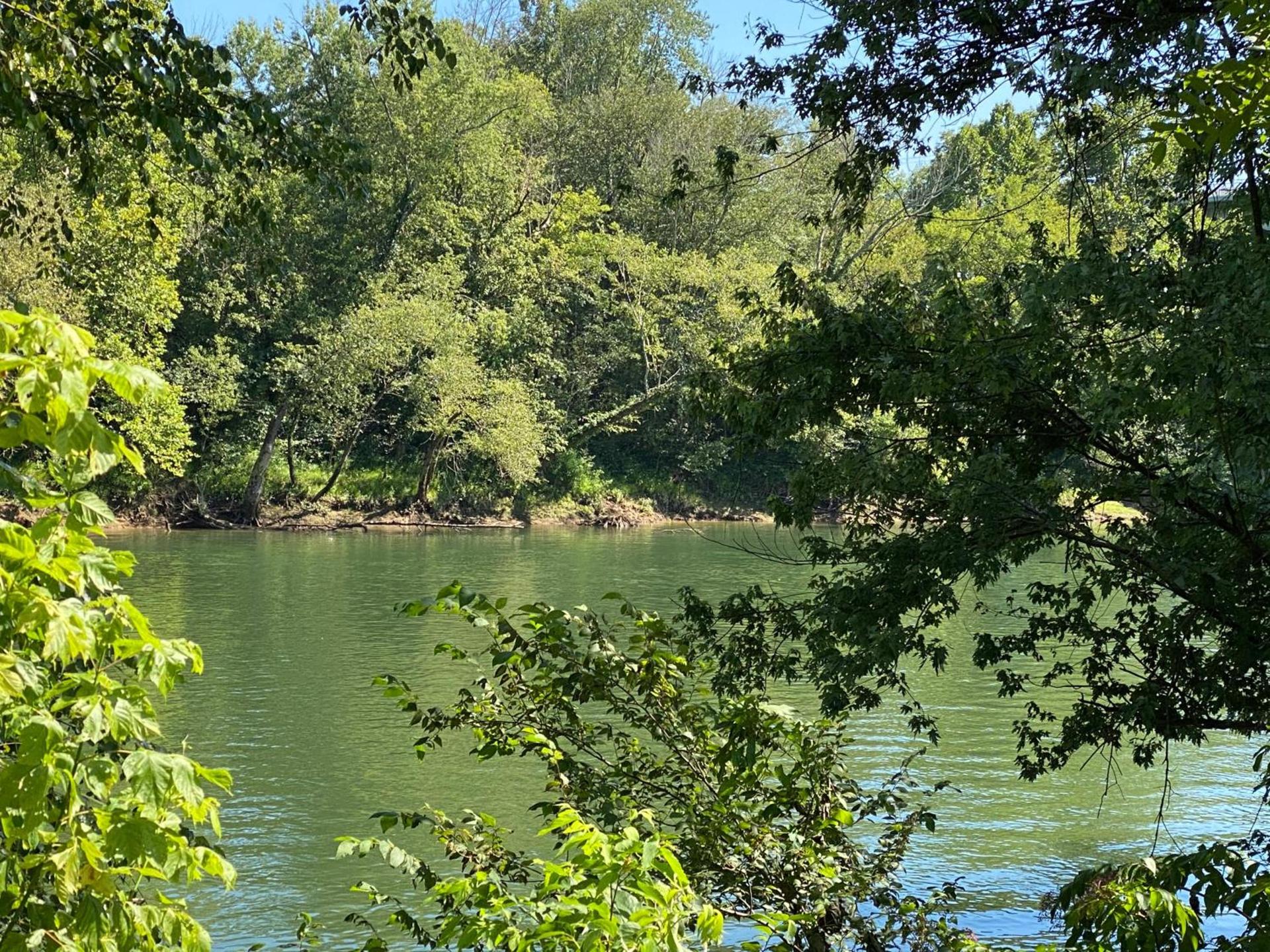 Riverfront Lodge photo 3