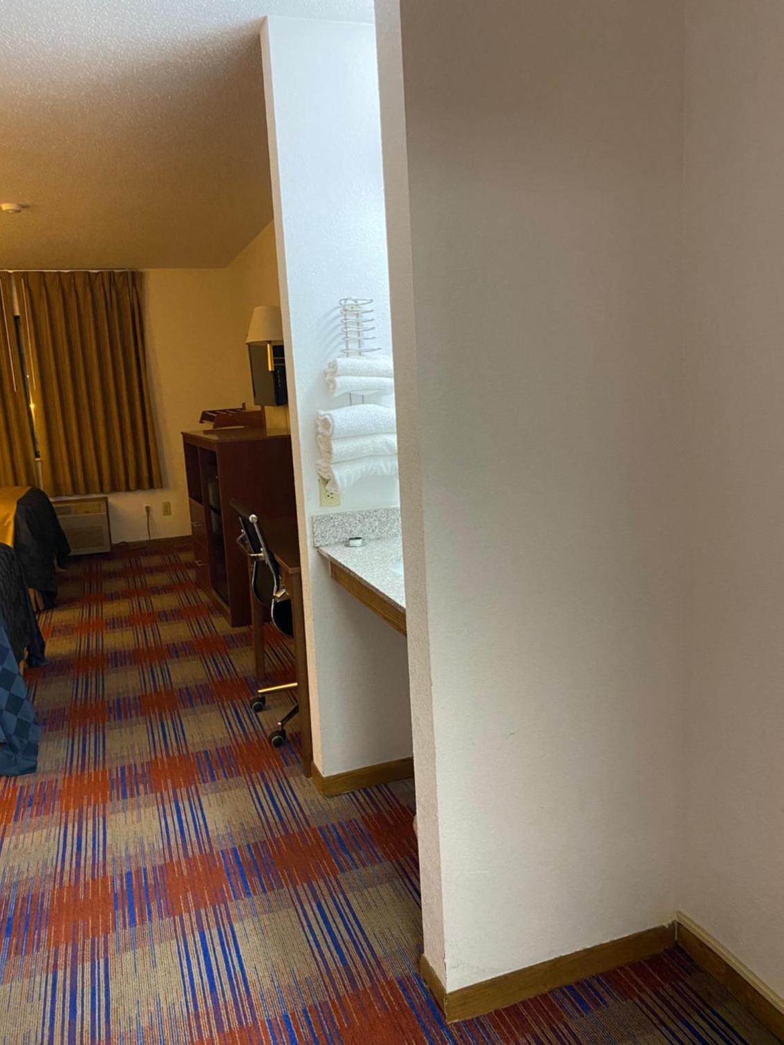 Americas Best Value Inn Champaign photo 25
