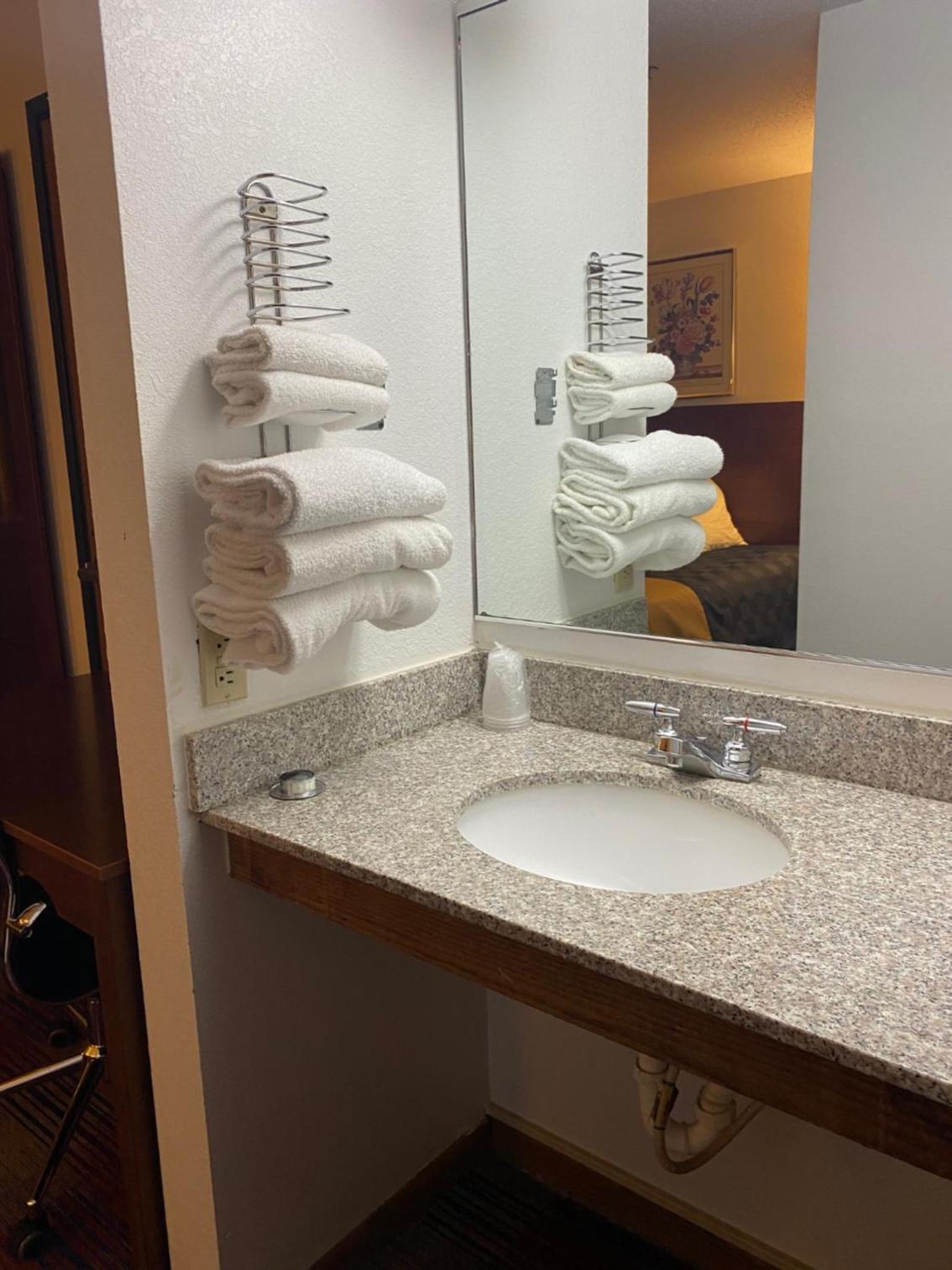 Americas Best Value Inn Champaign photo 24