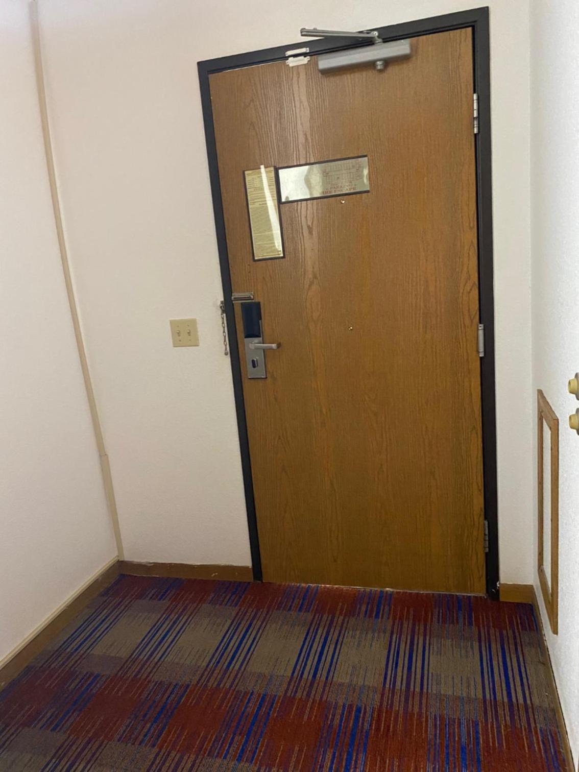 Americas Best Value Inn Champaign photo 23