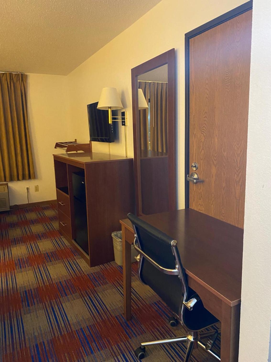 Americas Best Value Inn Champaign photo 19