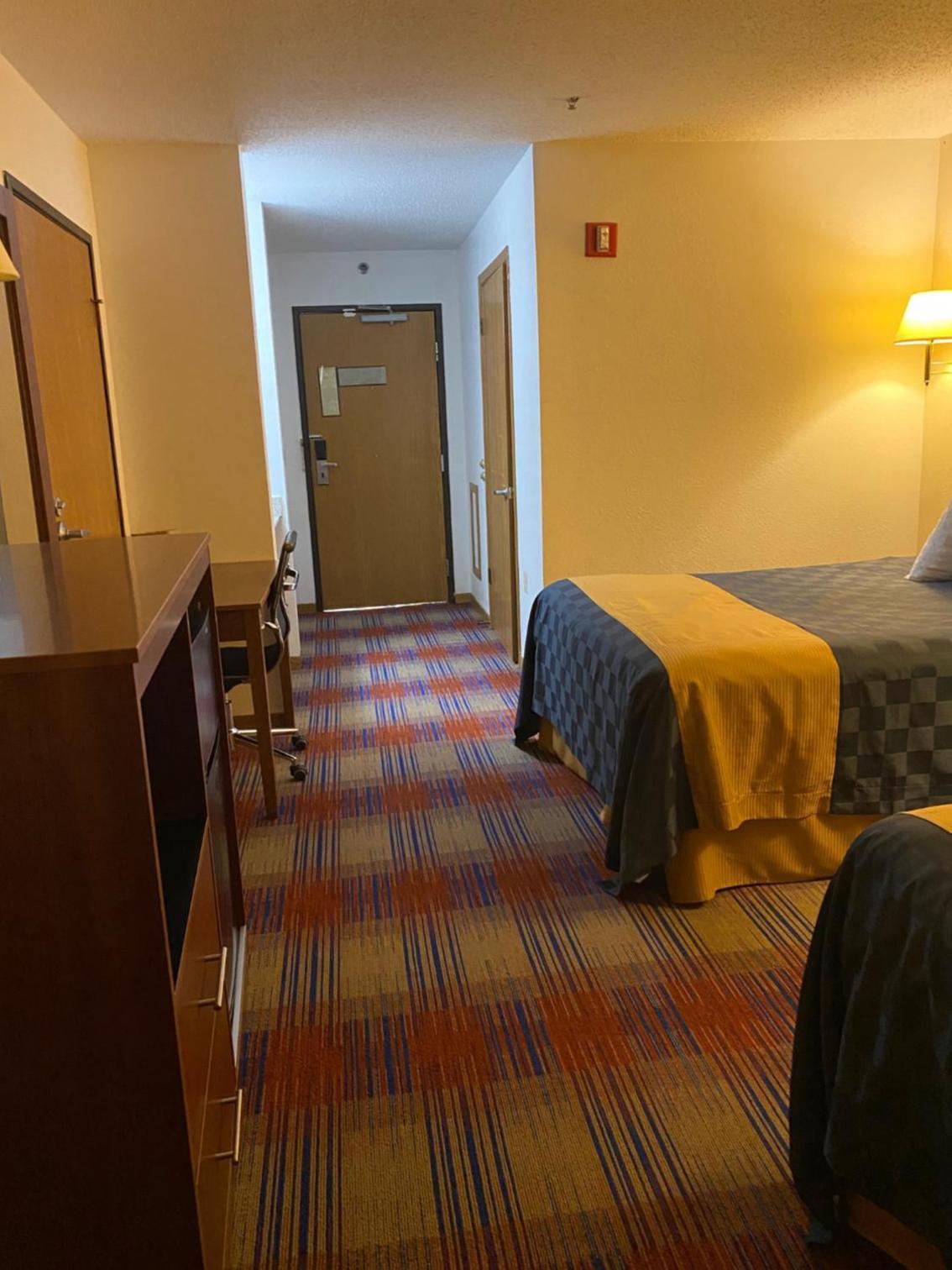 Americas Best Value Inn Champaign photo 18