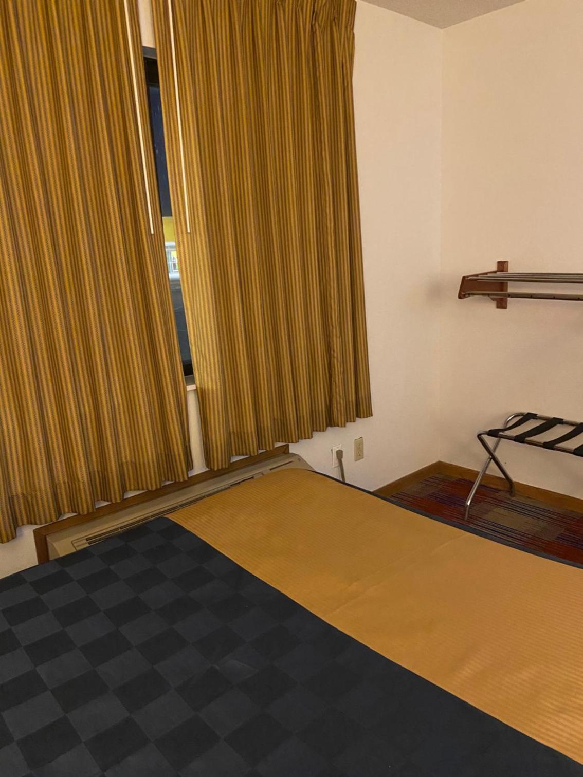 Americas Best Value Inn Champaign photo 17