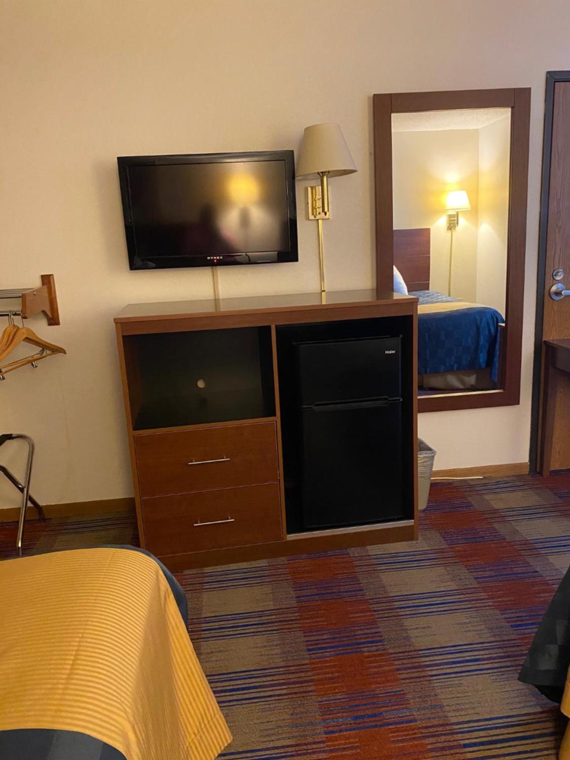 Americas Best Value Inn Champaign photo 16
