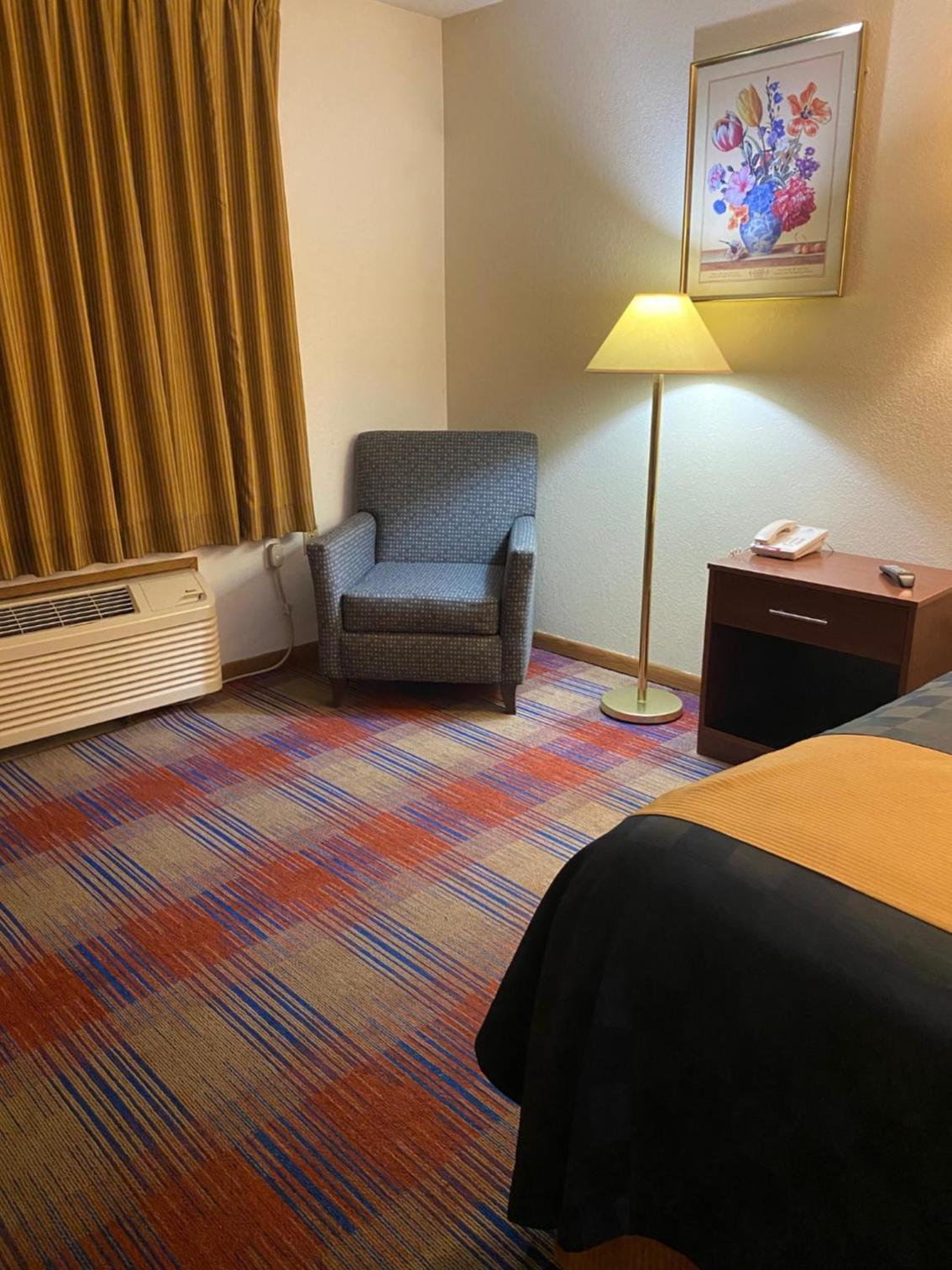 Americas Best Value Inn Champaign photo 13