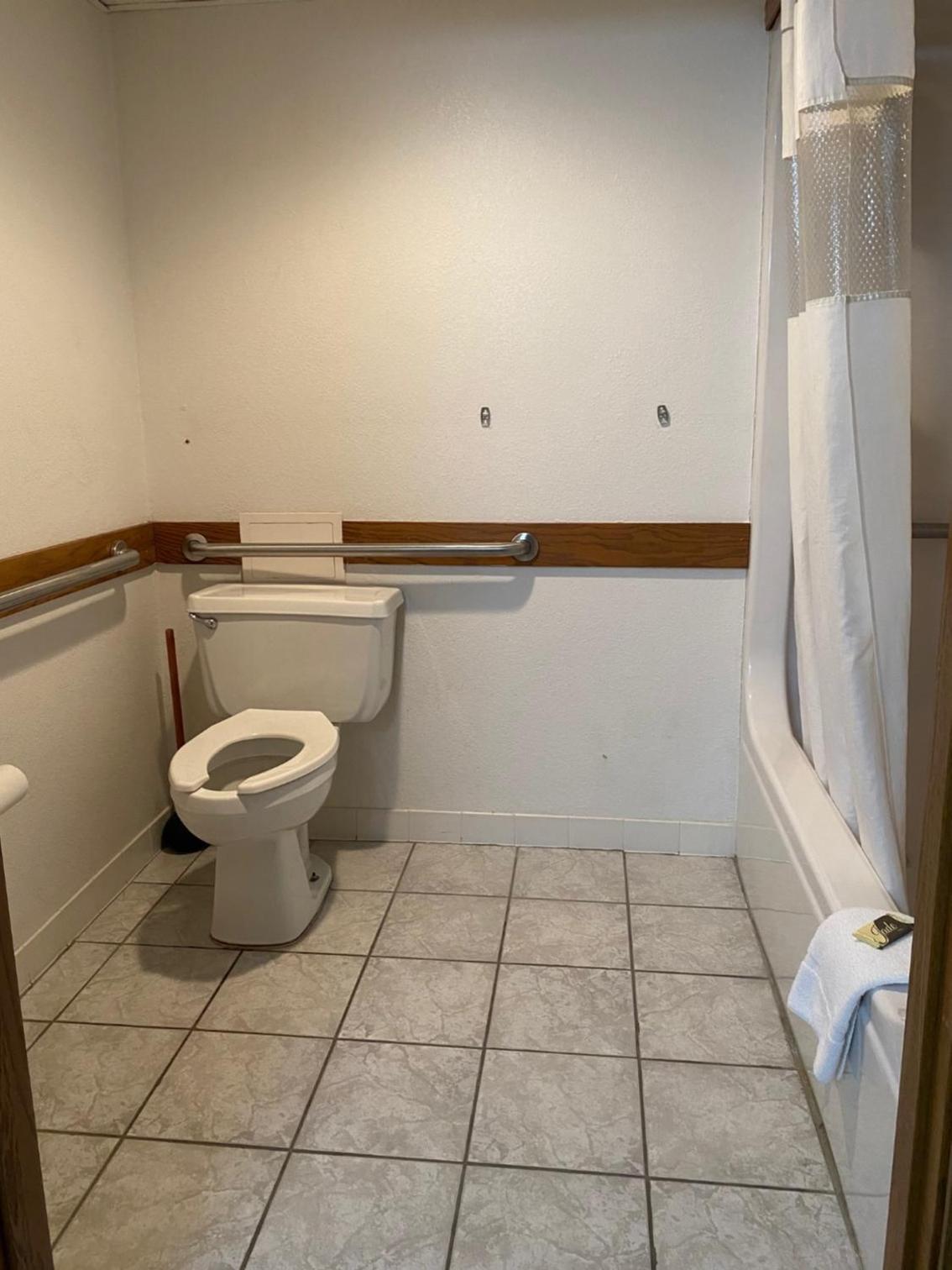 Americas Best Value Inn Champaign photo 8