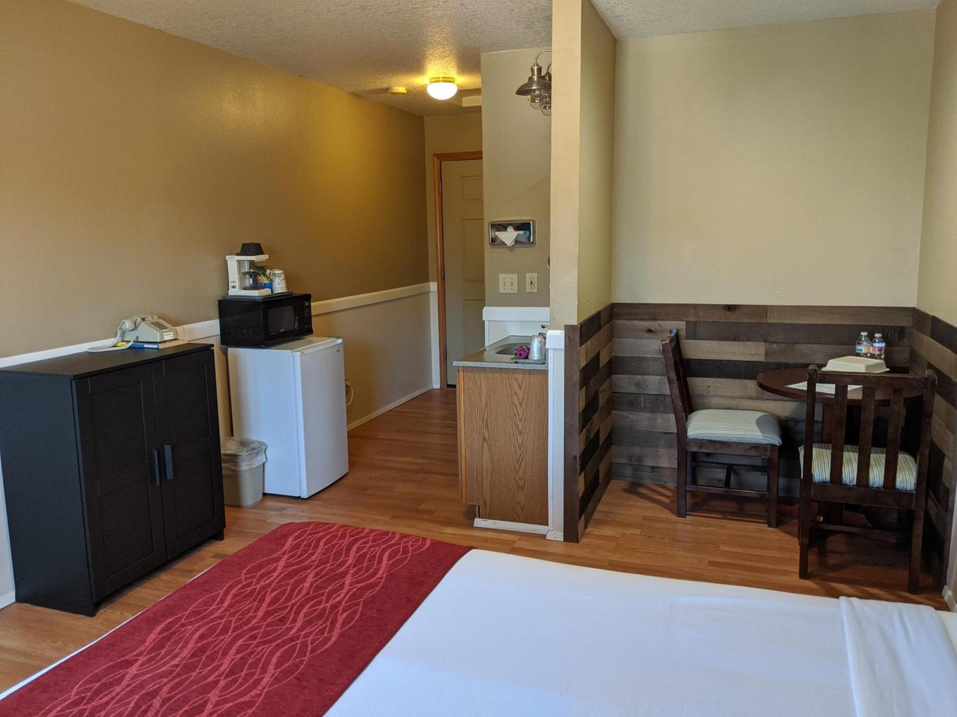 Hillcrest Inn photo 15