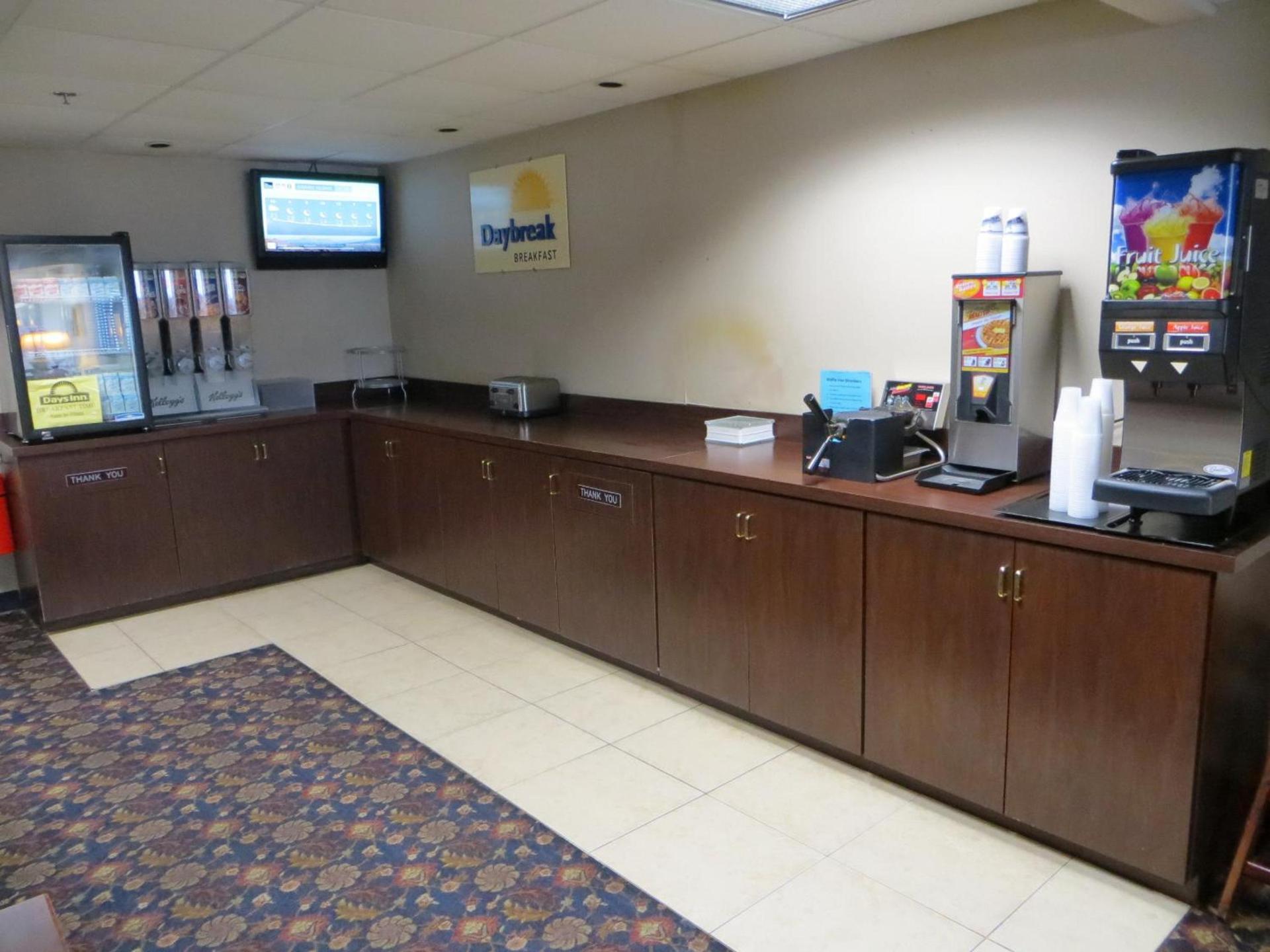 Days Inn by Wyndham Grand Island I-80 photo 29