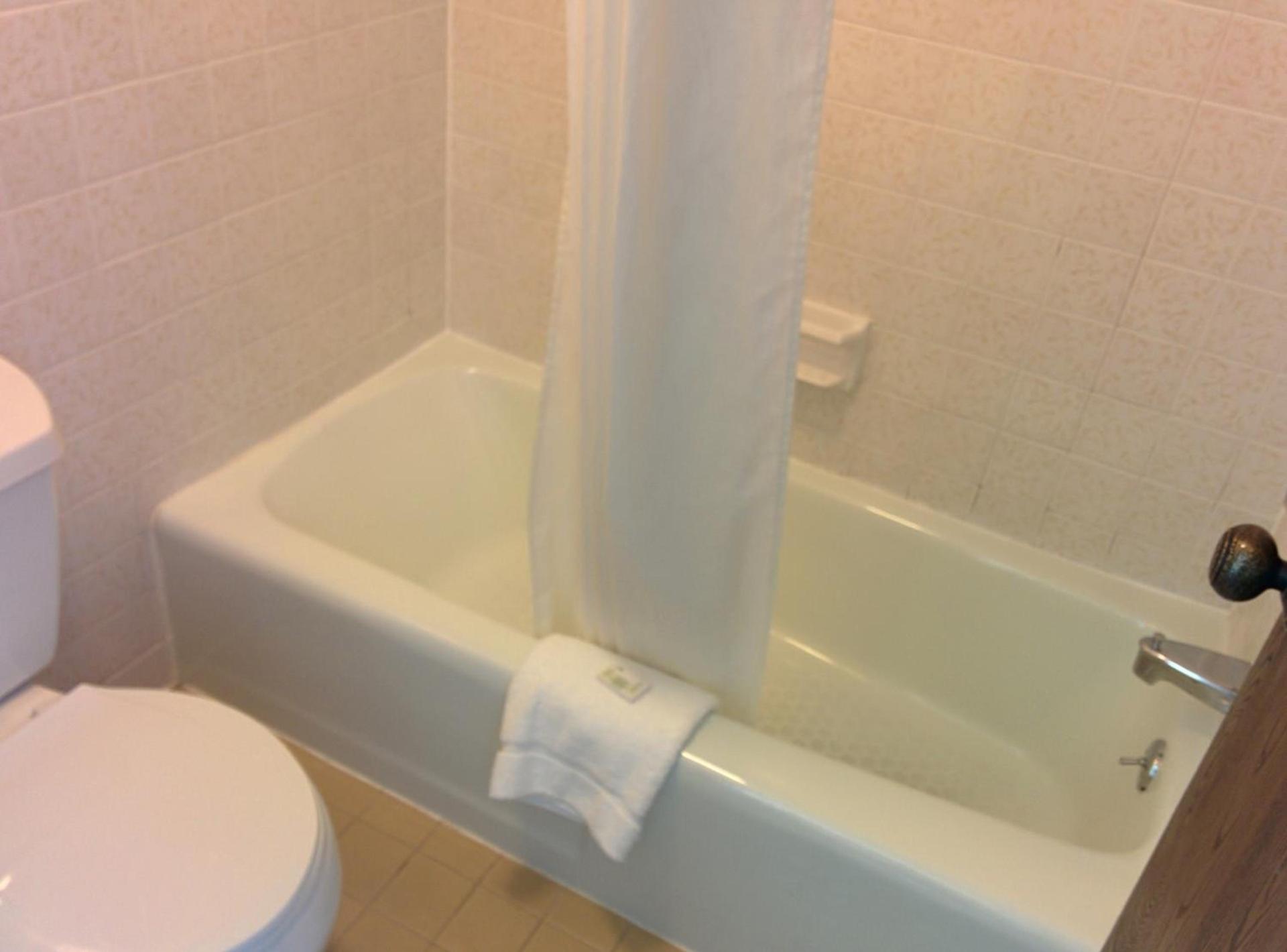 Economy Inn Toledo-Perrysburg photo 10