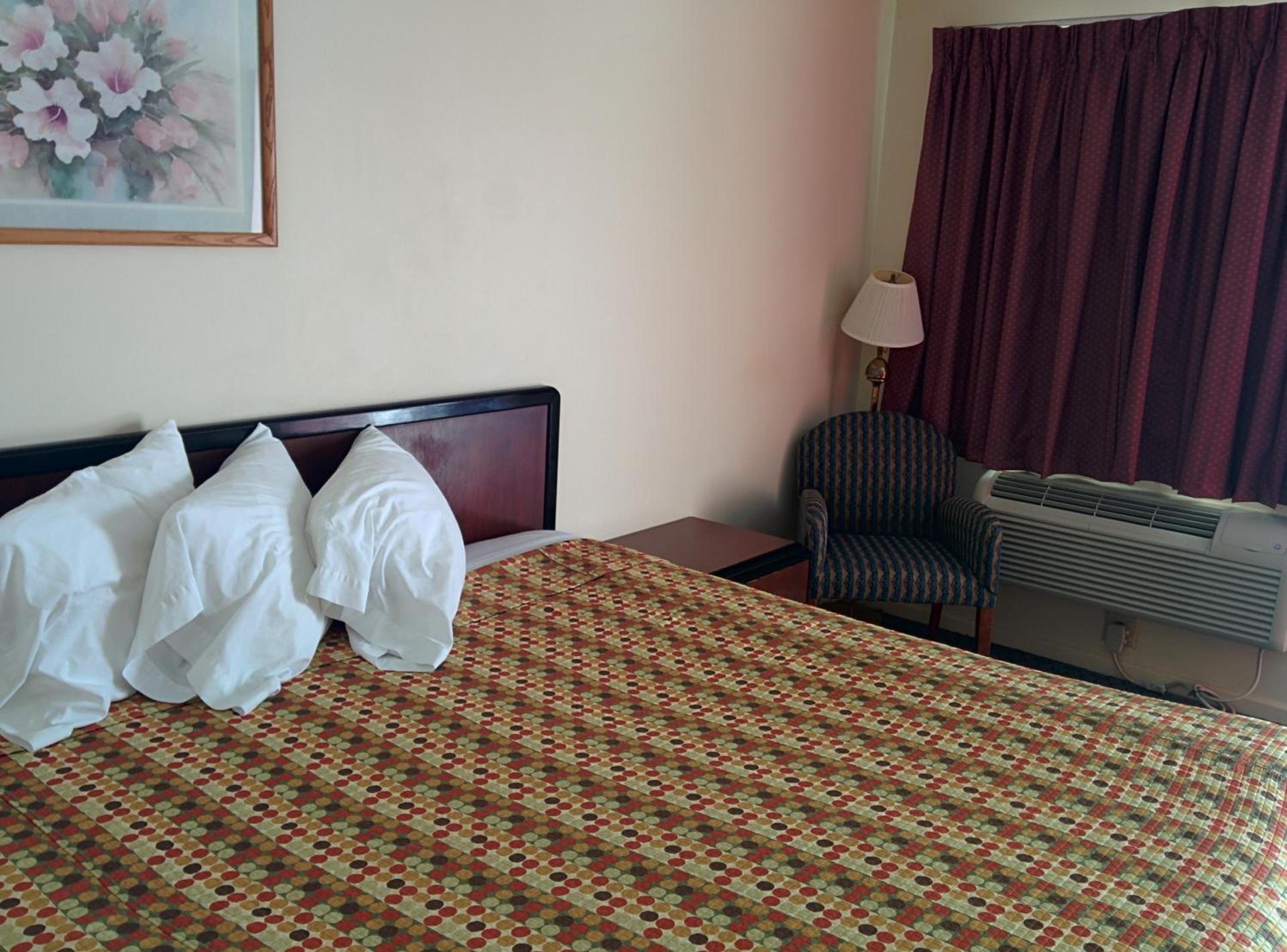 Economy Inn Toledo-Perrysburg photo 4